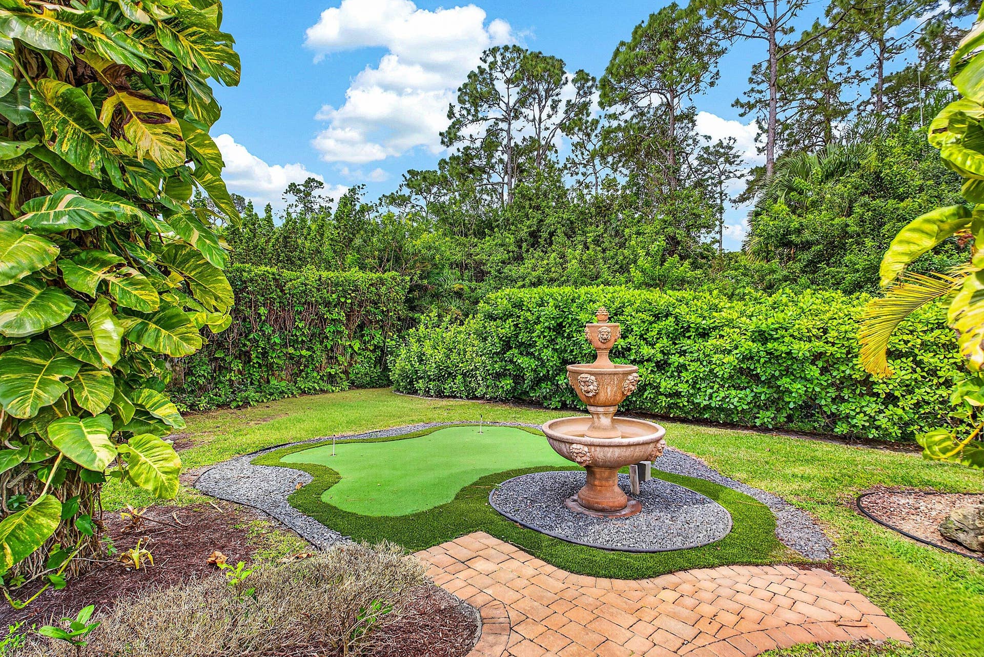 6071 NW 69th Way, Parkland, FL 33067 Putting green