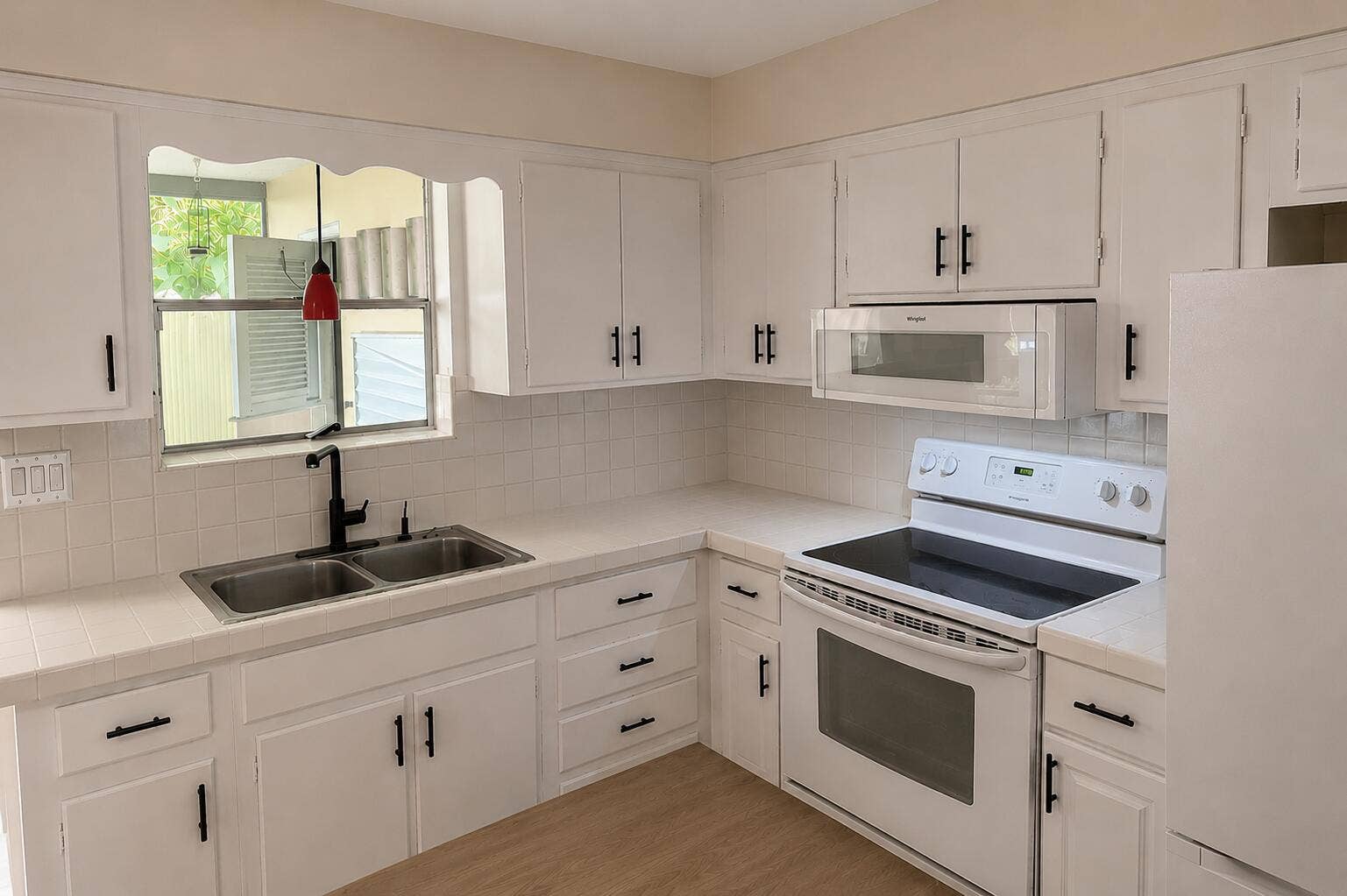 1417 NE 24th Court, Wilton Manors, FL 33305 Back unit kitchen