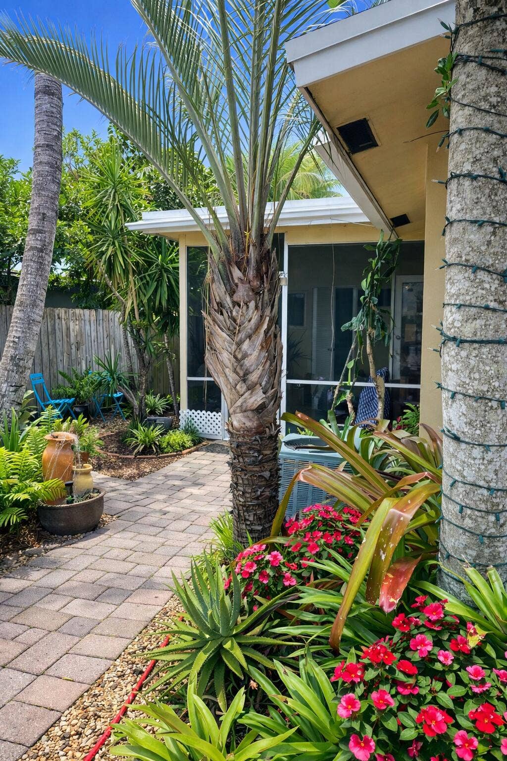 1417 NE 24th Court, Wilton Manors, FL 33305 Side yard