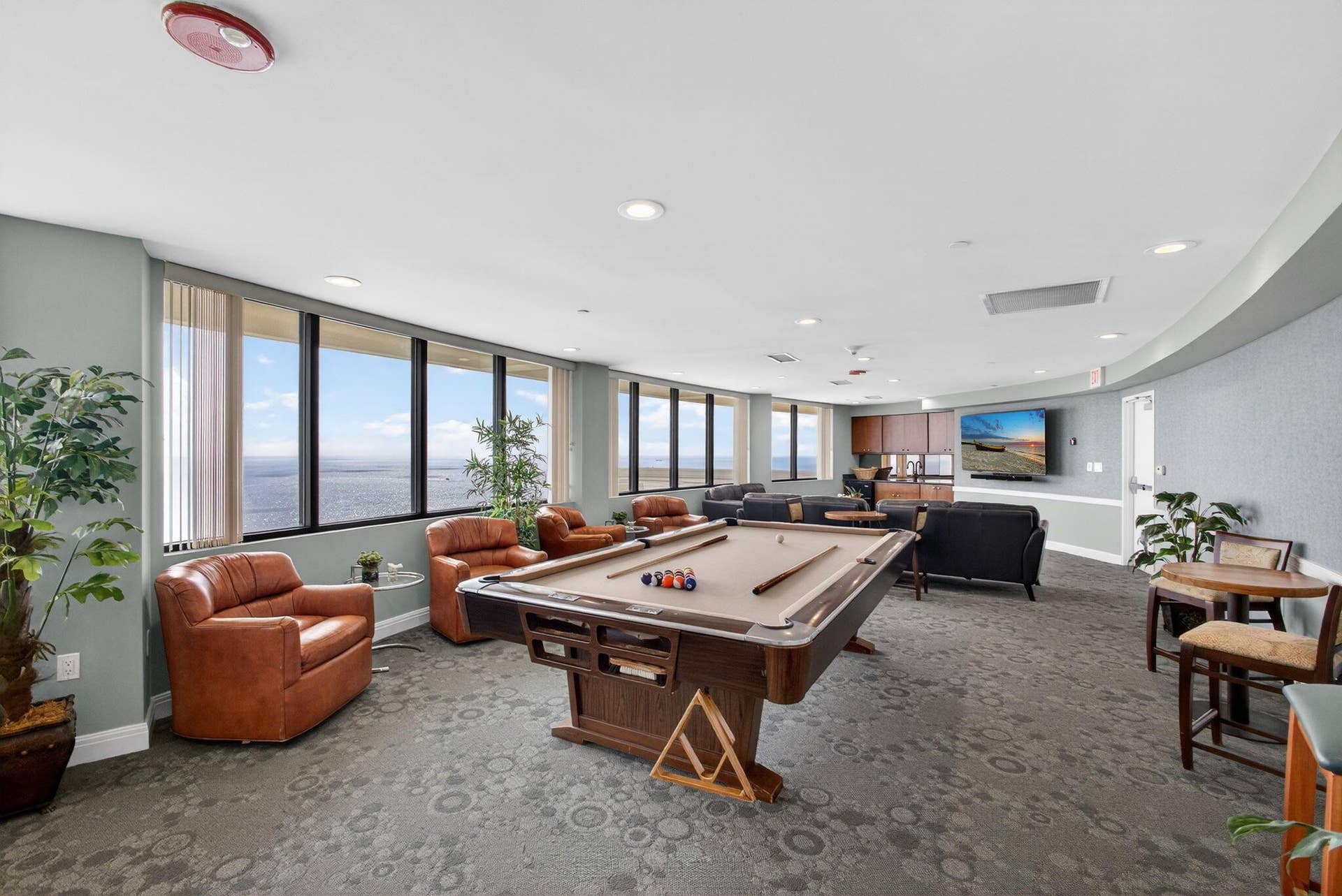 3000 N Ocean Drive, #4 F, Singer Island, FL 33404 Boardroom Lounge