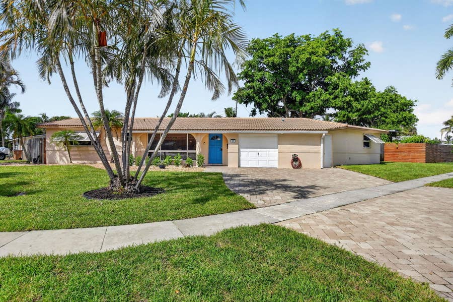 Property photo for 301 SE 8th Avenue, Deerfield Beach, FL