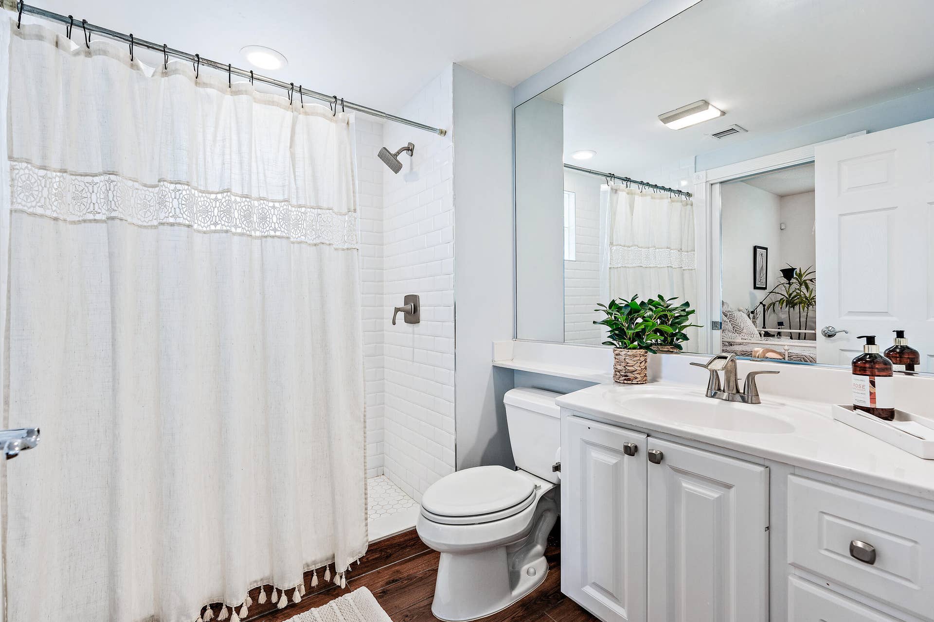Guest full bath downstairs