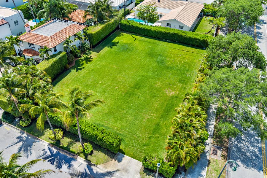 Property photo for 260 E Lakewood Road, West Palm Beach, FL
