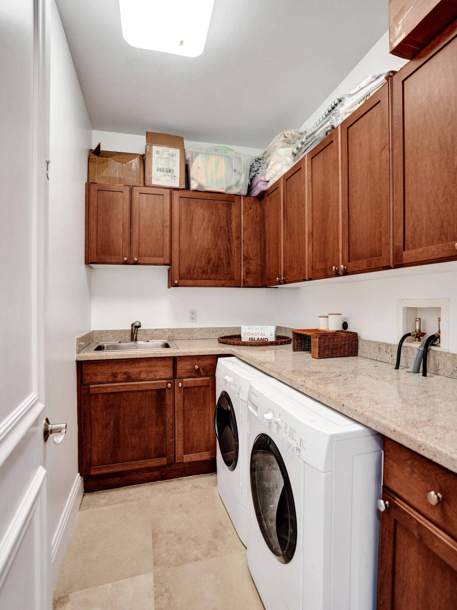 4700 NE 29th Avenue, Fort Lauderdale, FL 33308 2nd floor laundry with great storage. 1st floor laundry as well