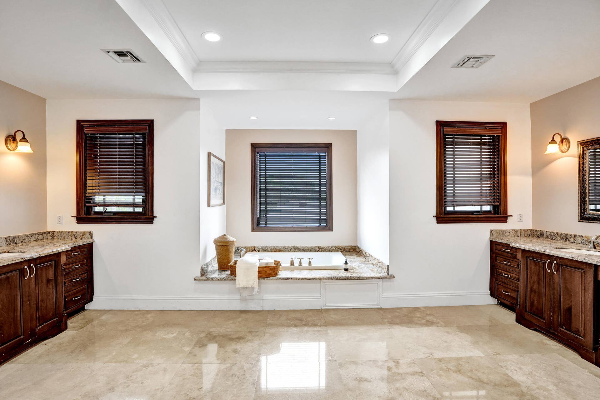 4700 NE 29th Avenue, Fort Lauderdale, FL 33308 Huge master bath