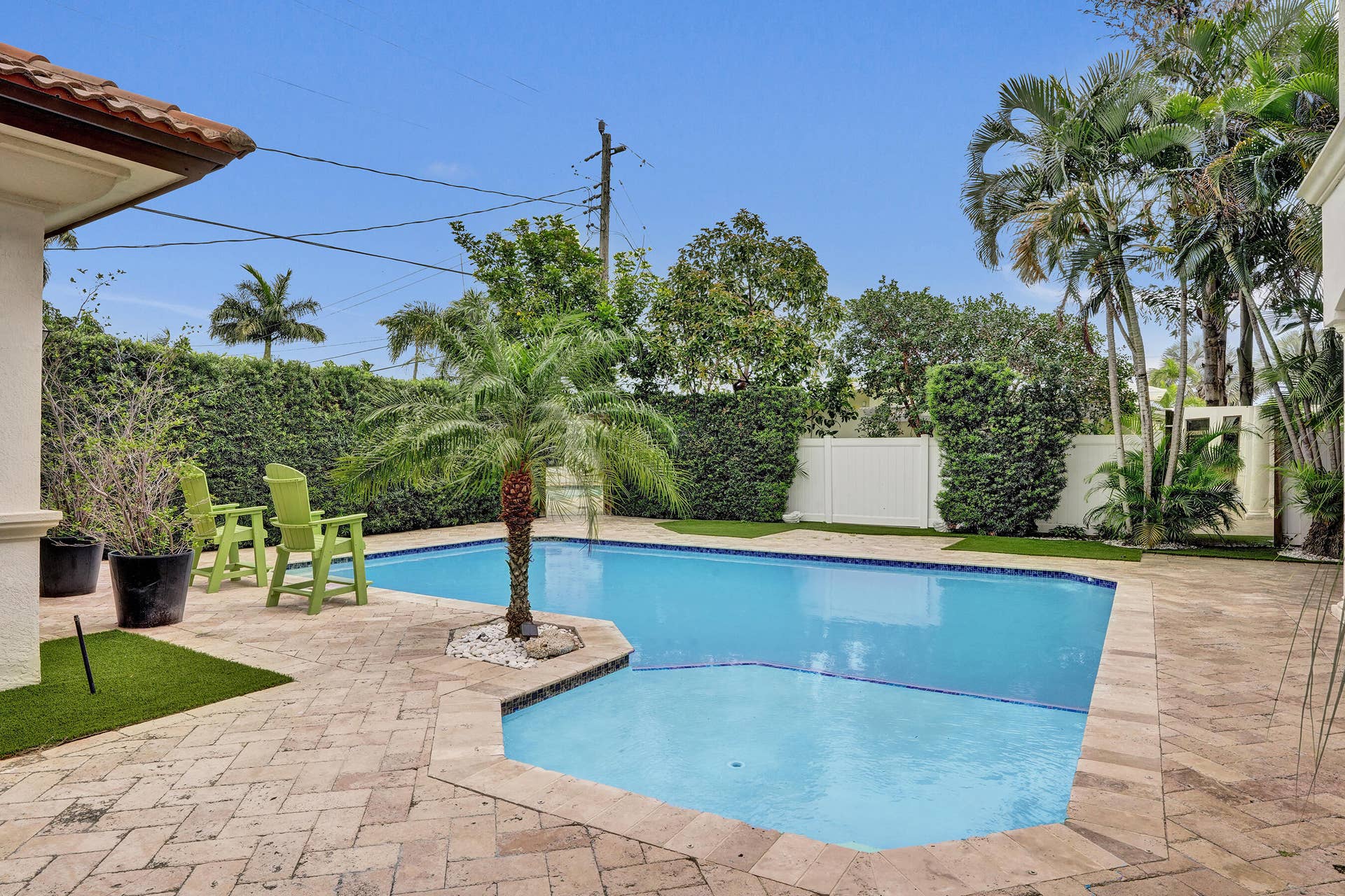 4700 NE 29th Avenue, Fort Lauderdale, FL 33308 Huge pool facing East for all day Sun