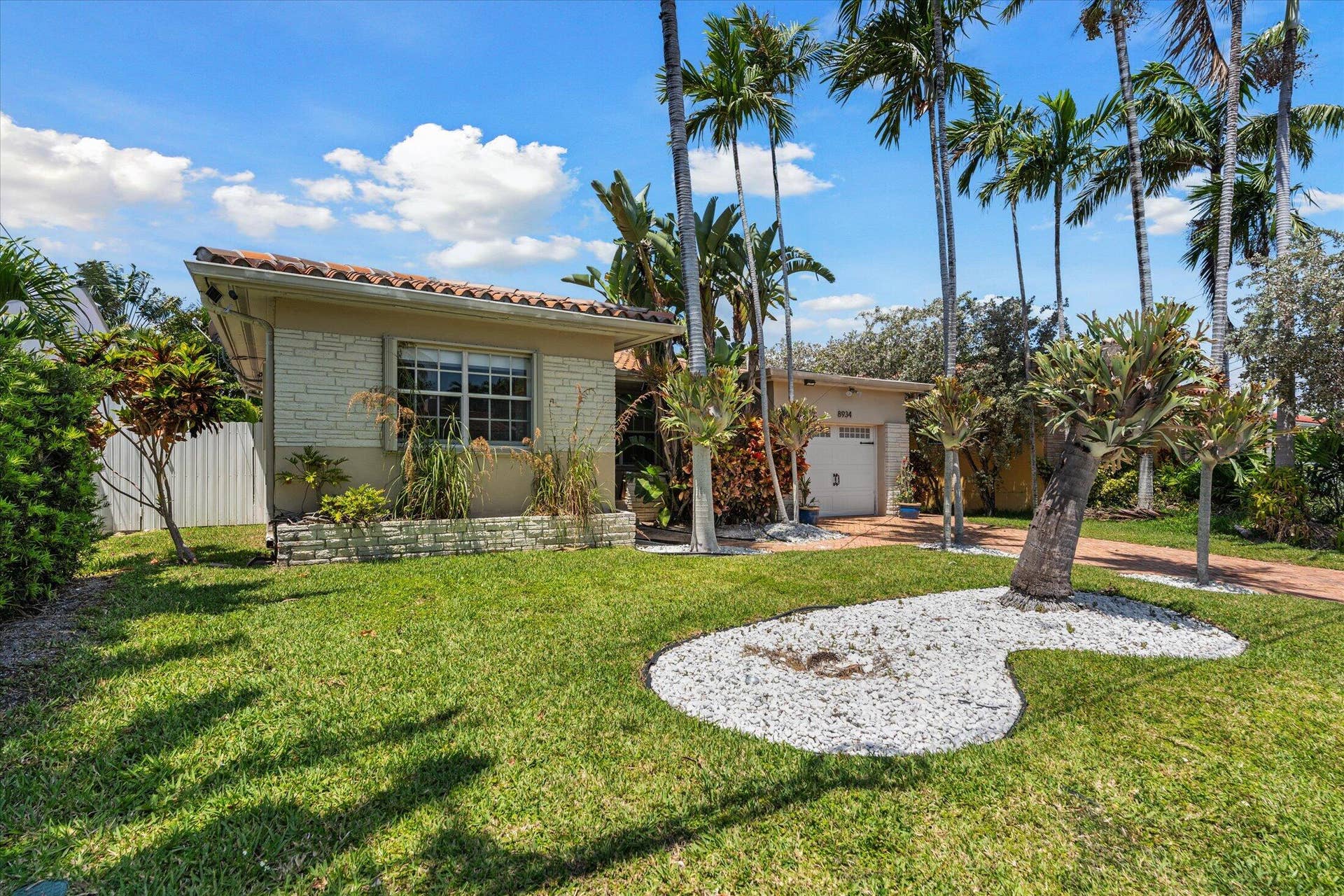 03-8934 Emerson Ave, Surfside-24