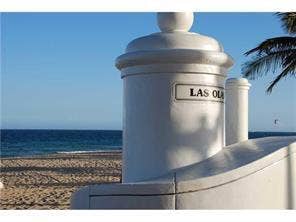 Las Olas sign