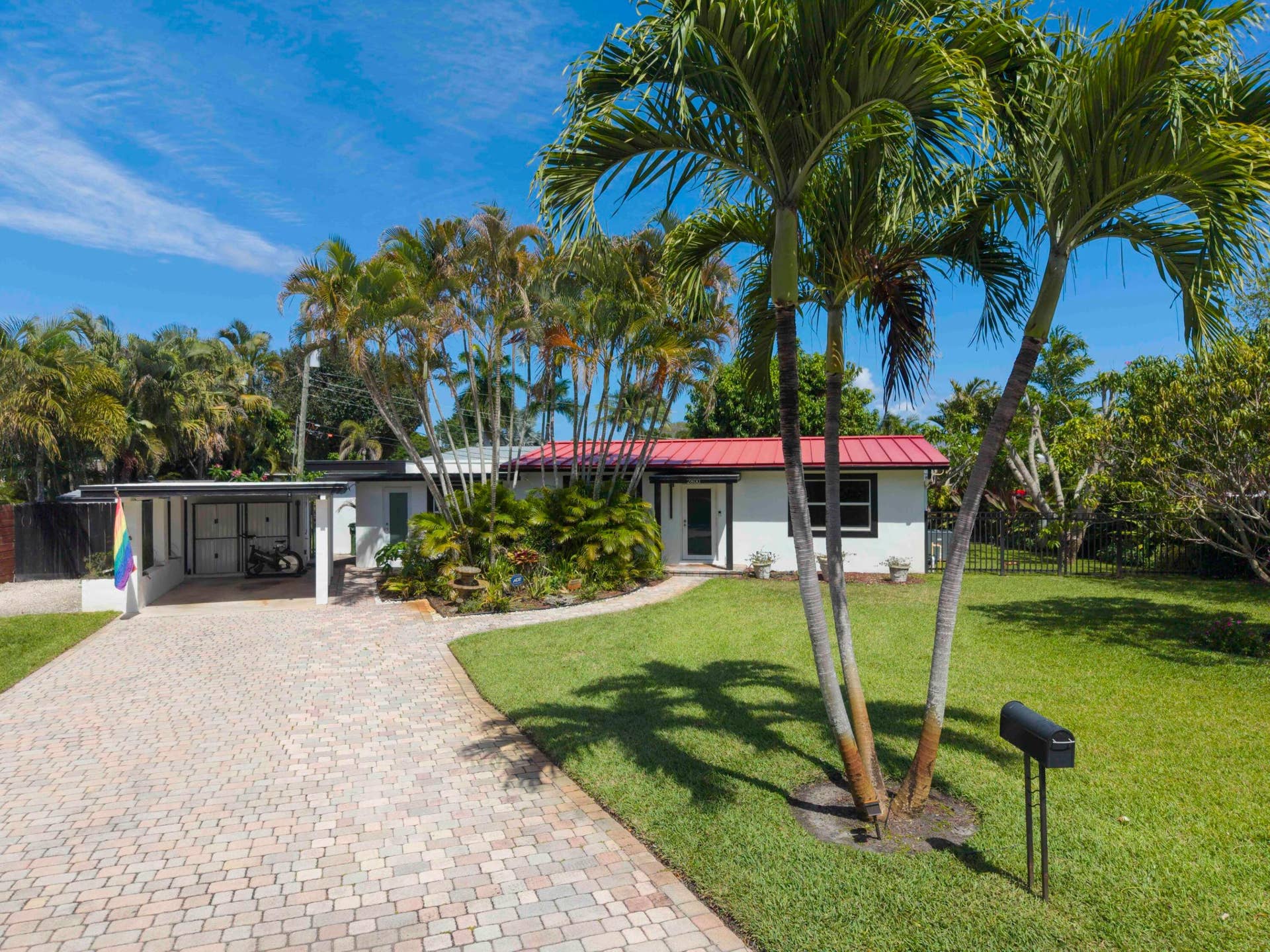 2800 NE 1st Avenue, Wilton Manors, FL 33334 Carport with Storage and separate laundry room