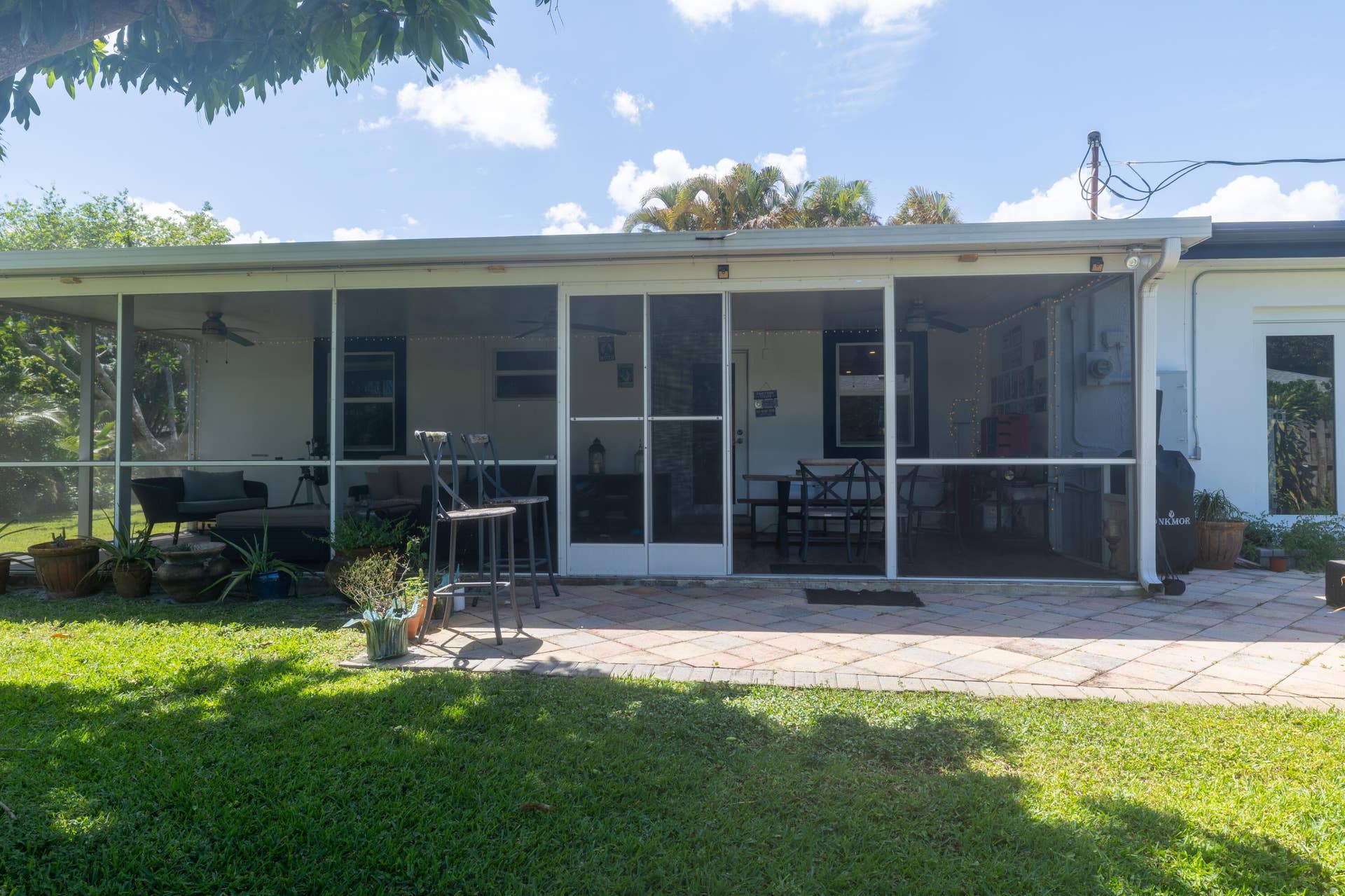 2800 NE 1st Avenue, Wilton Manors, FL 33334 Screened in Florida Room with 3 ceiling fans