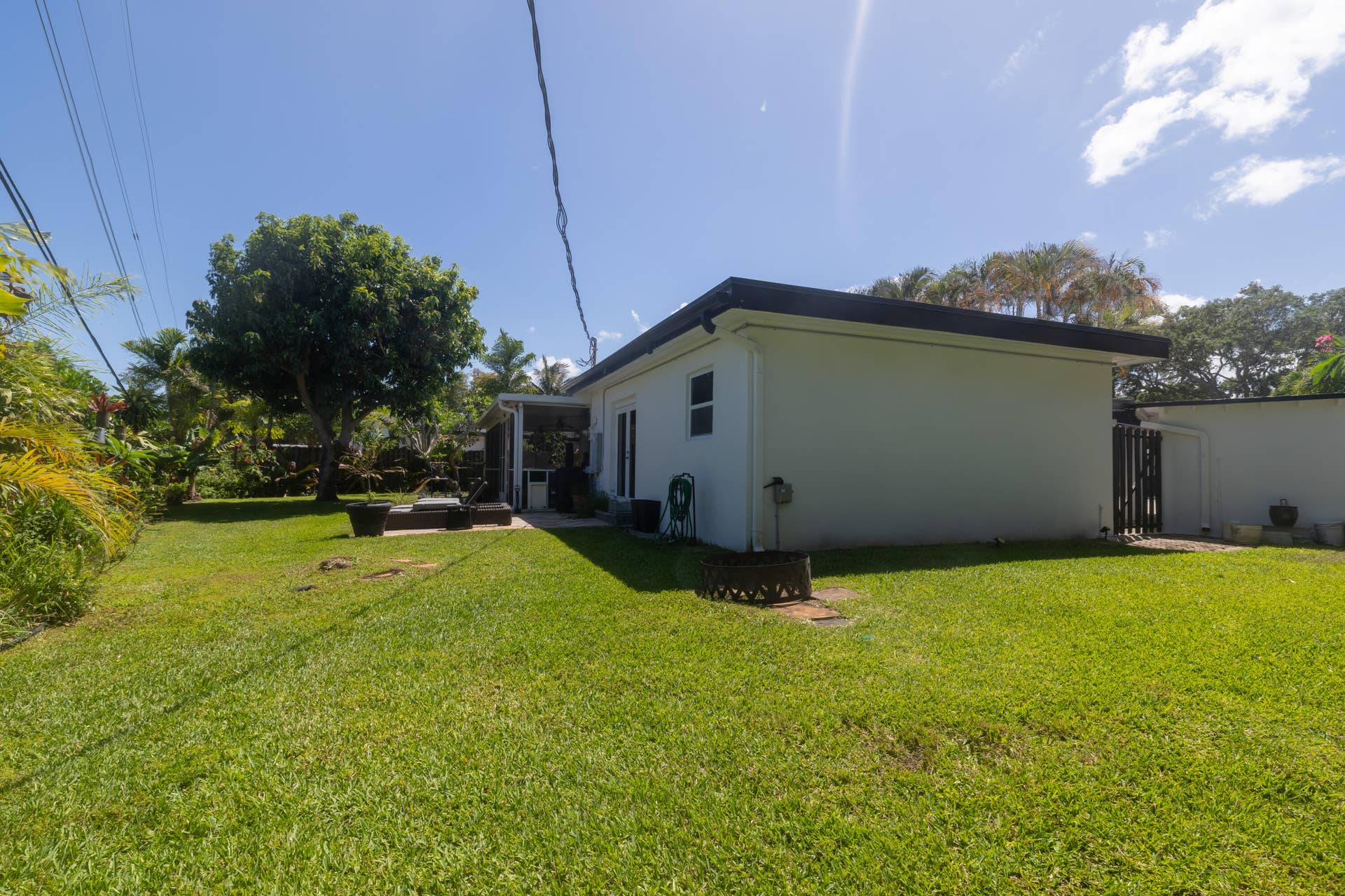 2800 NE 1st Avenue, Wilton Manors, FL 33334 Exterior yard with extra Space