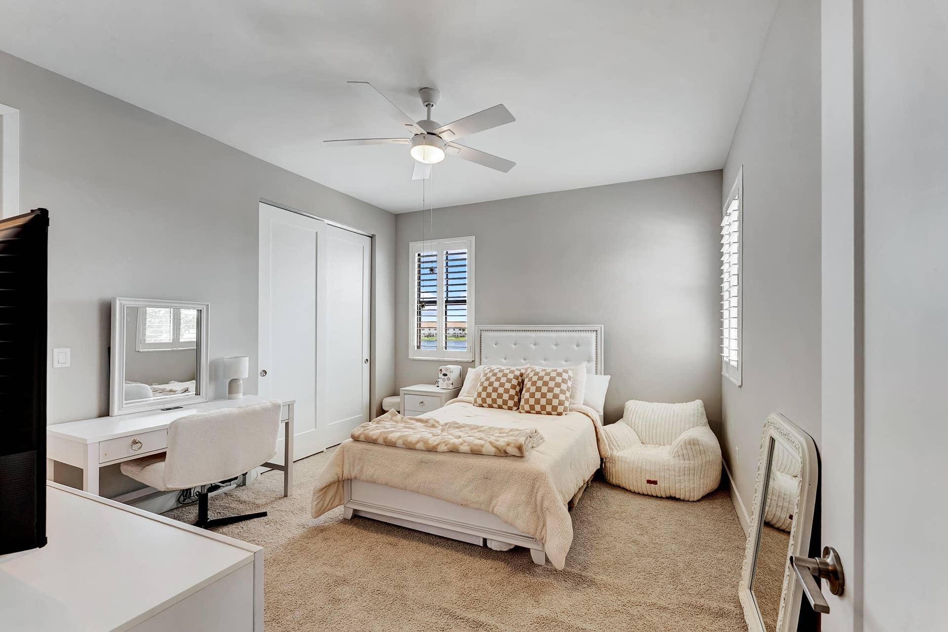 8701 Waterview Terrace, Parkland, FL 33076 Guest Room