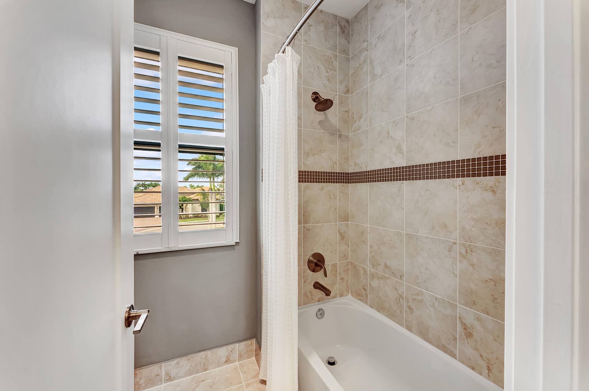 8701 Waterview Terrace, Parkland, FL 33076 Guest Bath