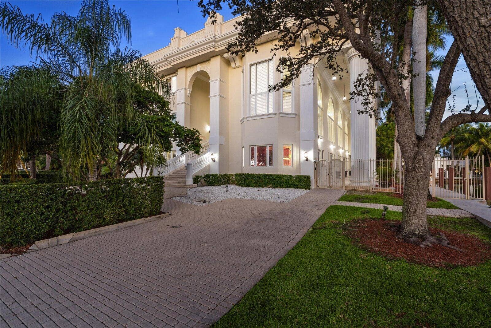 414 Riviera Isle Drive, Fort Lauderdale, FL 33301 70-4141 Riviera Isle Dr twilight_01_1