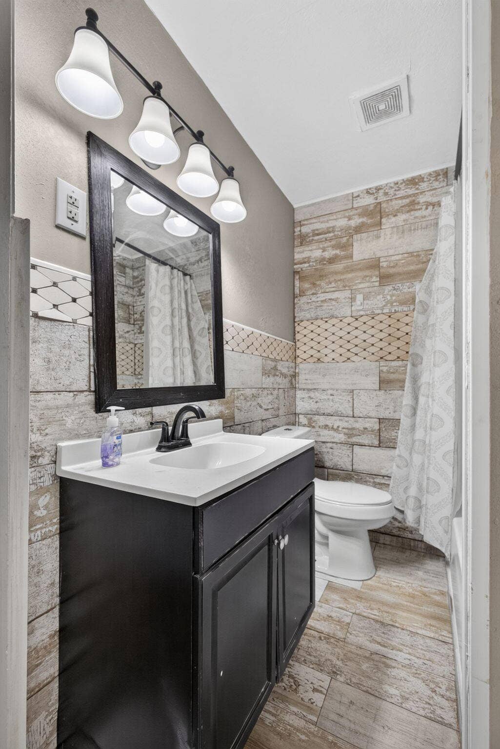 112 W 34th Street, #1, Riviera Beach, FL 33404 29-web-or-mls-5D1A8480