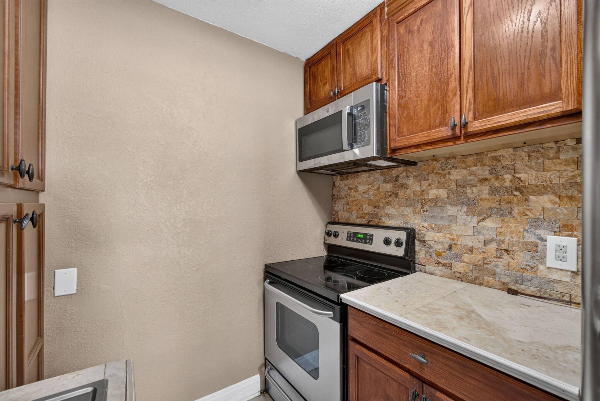 112 W 34th Street, #1, Riviera Beach, FL 33404 18-web-or-mls-5D1A8426