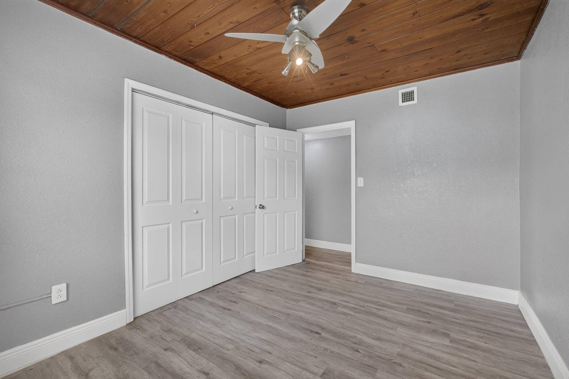 112 W 34th Street, #1, Riviera Beach, FL 33404 27-web-or-mls-5D1A8470