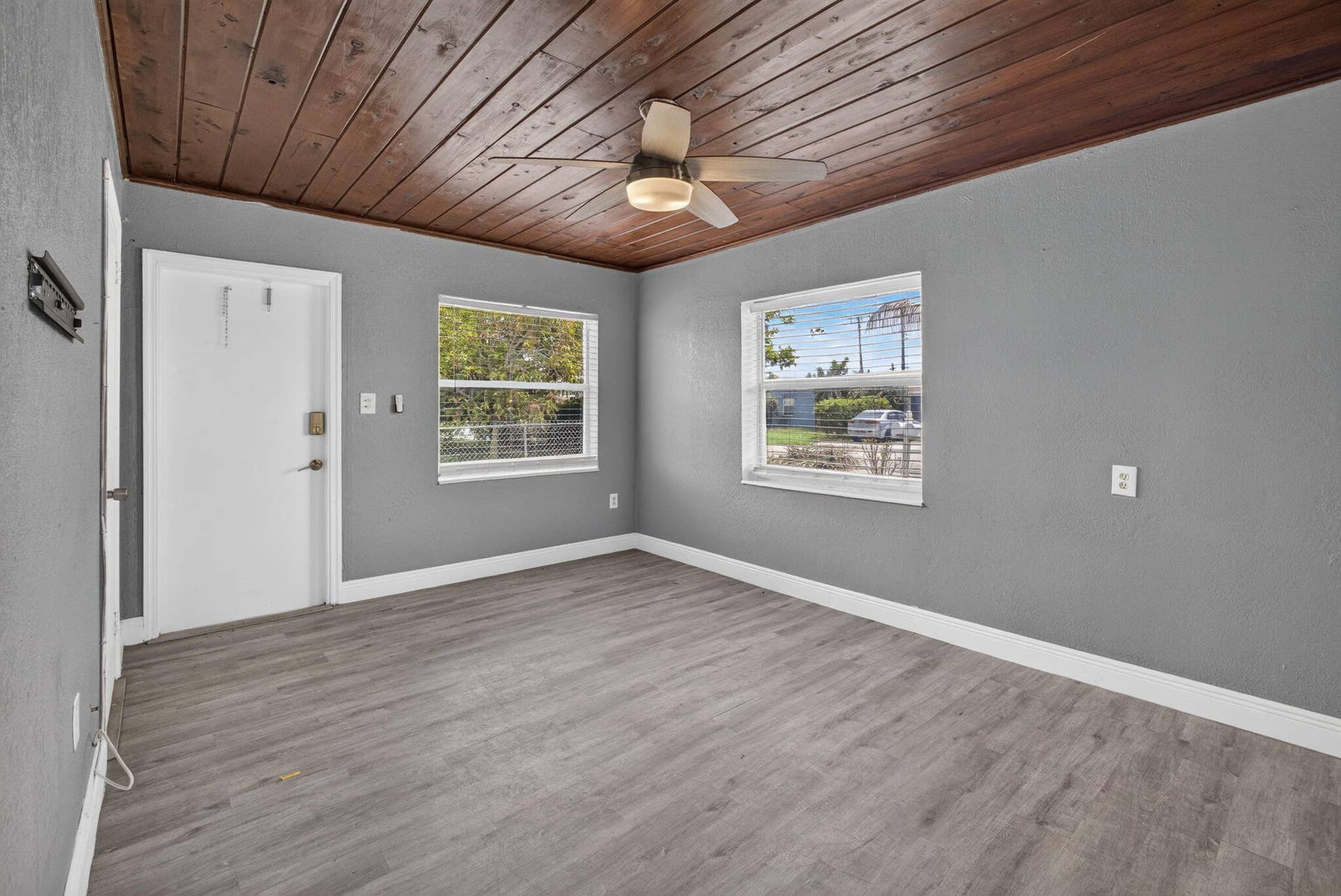 112 W 34th Street, #1, Riviera Beach, FL 33404 14-web-or-mls-5D1A8405