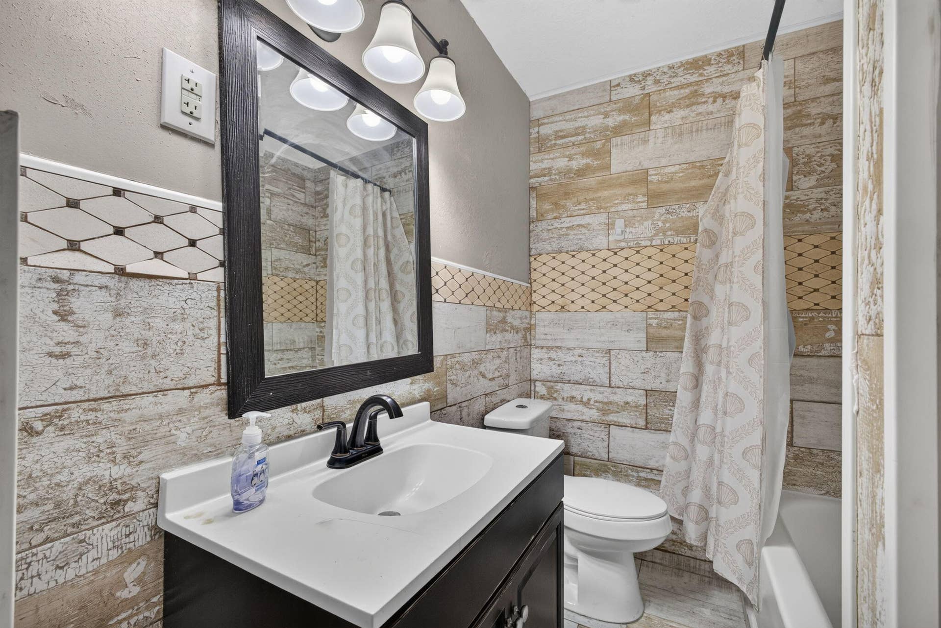 112 W 34th Street, #1, Riviera Beach, FL 33404 28-web-or-mls-5D1A8475