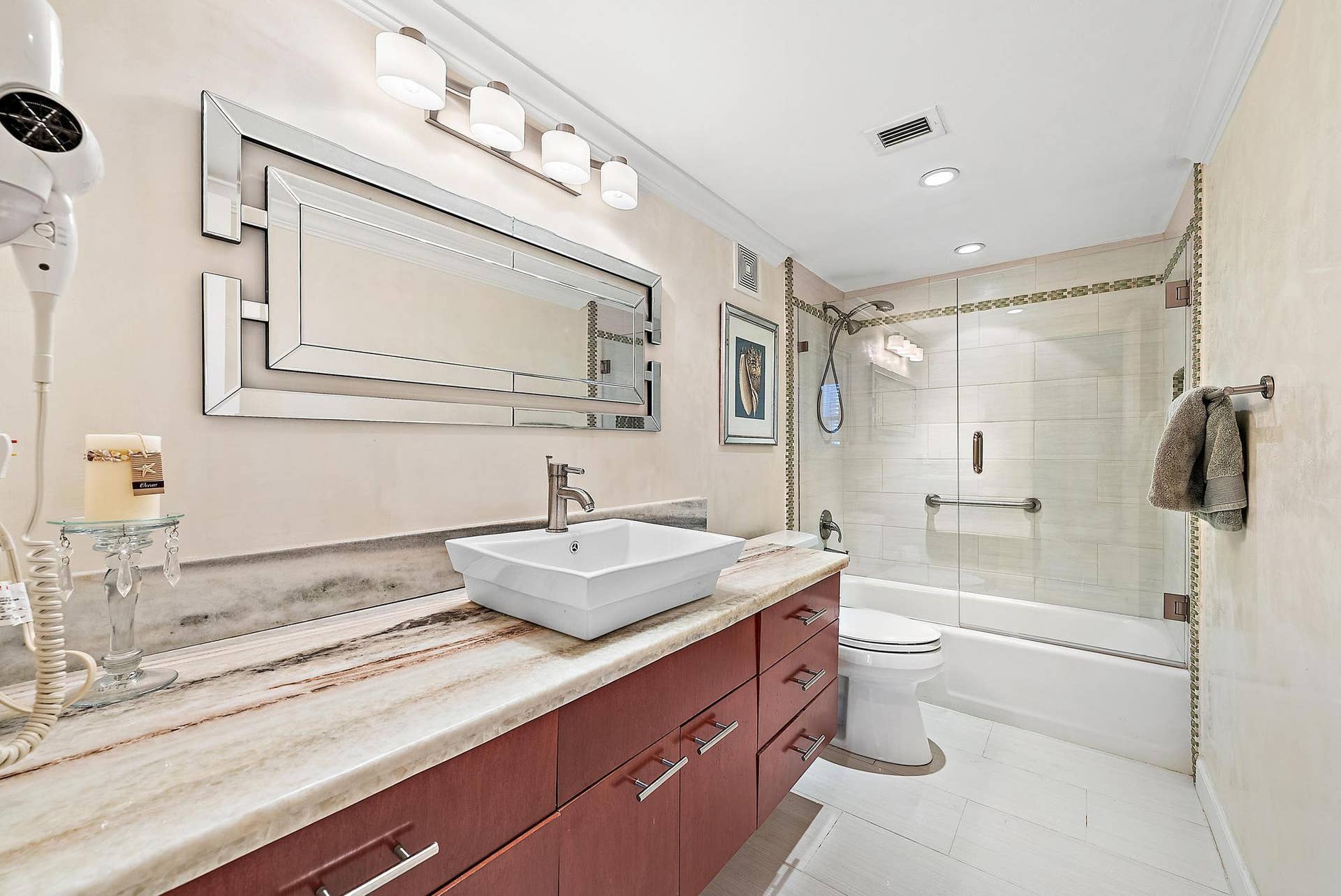 5440 N Ocean Drive, #202, Riviera Beach, FL 33404 Guest Bathroom