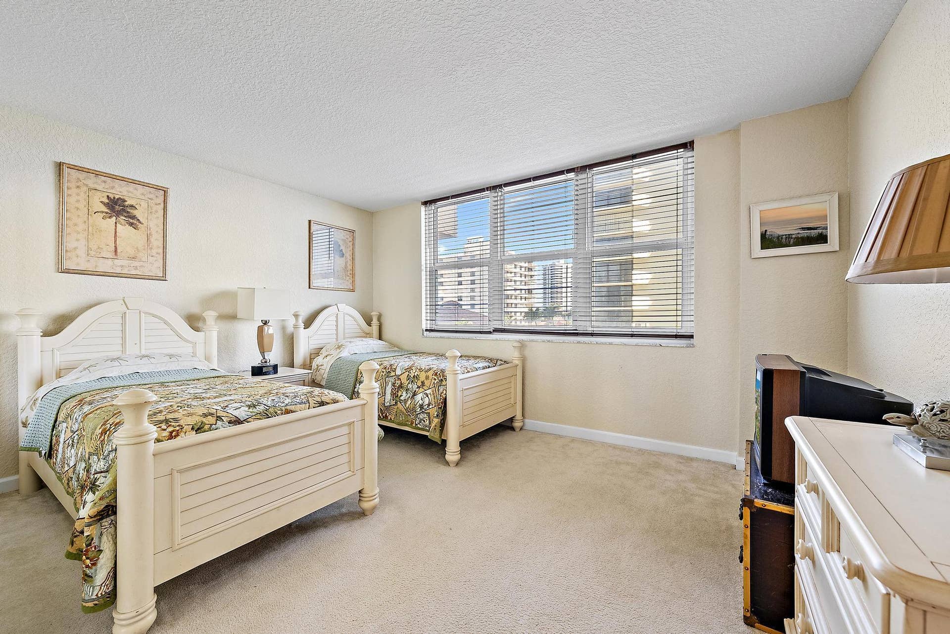 5440 N Ocean Drive, #202, Riviera Beach, FL 33404 Guest Room