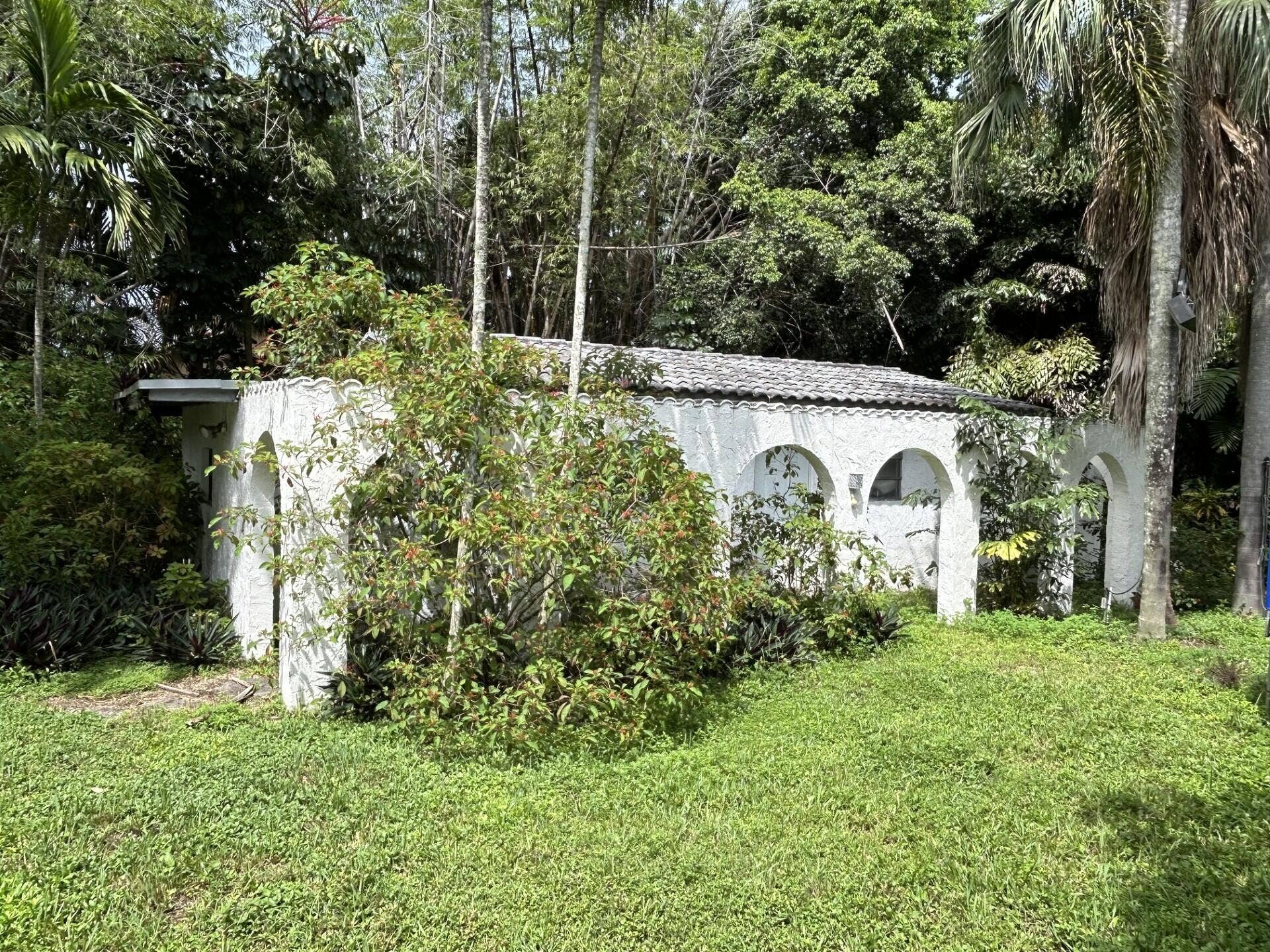 11621 rear building