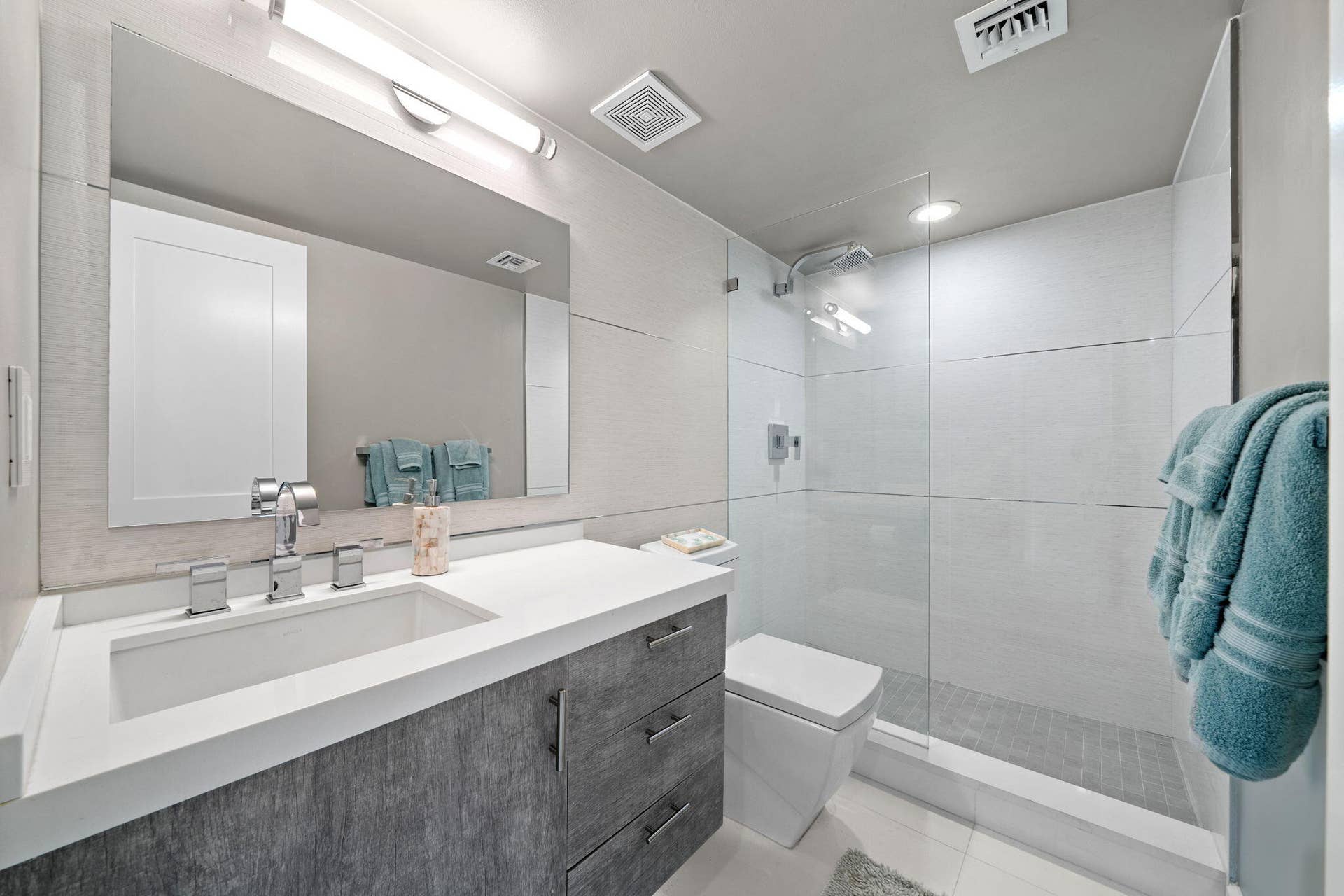 545 S Fort Lauderdale Beach, #701-702, Fort Lauderdale, FL 33316 34-web-or-mls-A7R04499