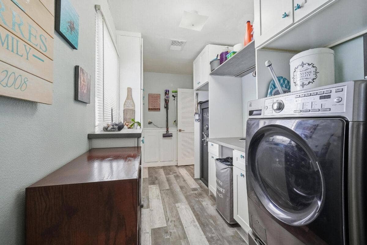 380 SE 5th Avenue, Pompano Beach, FL 33060 laundy room/pantry