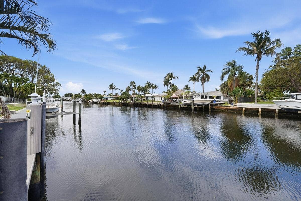 380 SE 5th Avenue, Pompano Beach, FL 33060 widest canal in Pompano Beach