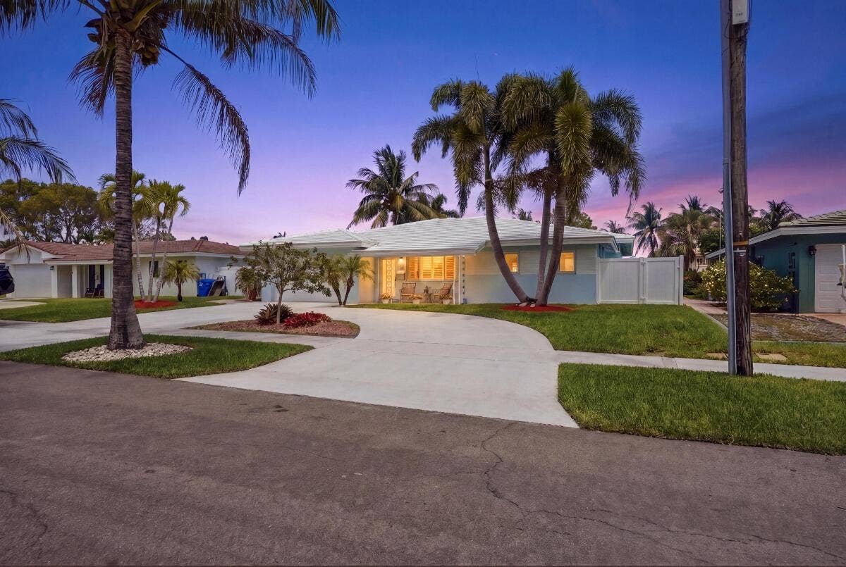 380 SE 5th Avenue, Pompano Beach, FL 33060 twilight