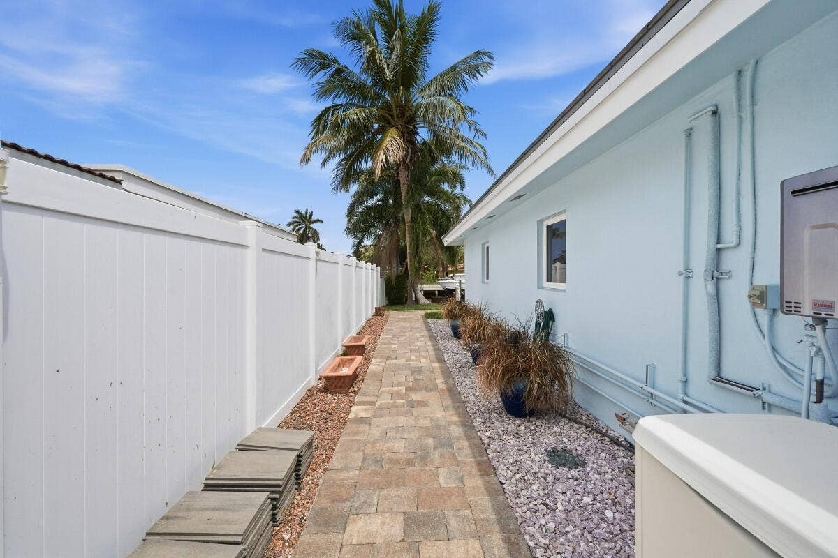 380 SE 5th Avenue, Pompano Beach, FL 33060 029_DSC09855_MLS