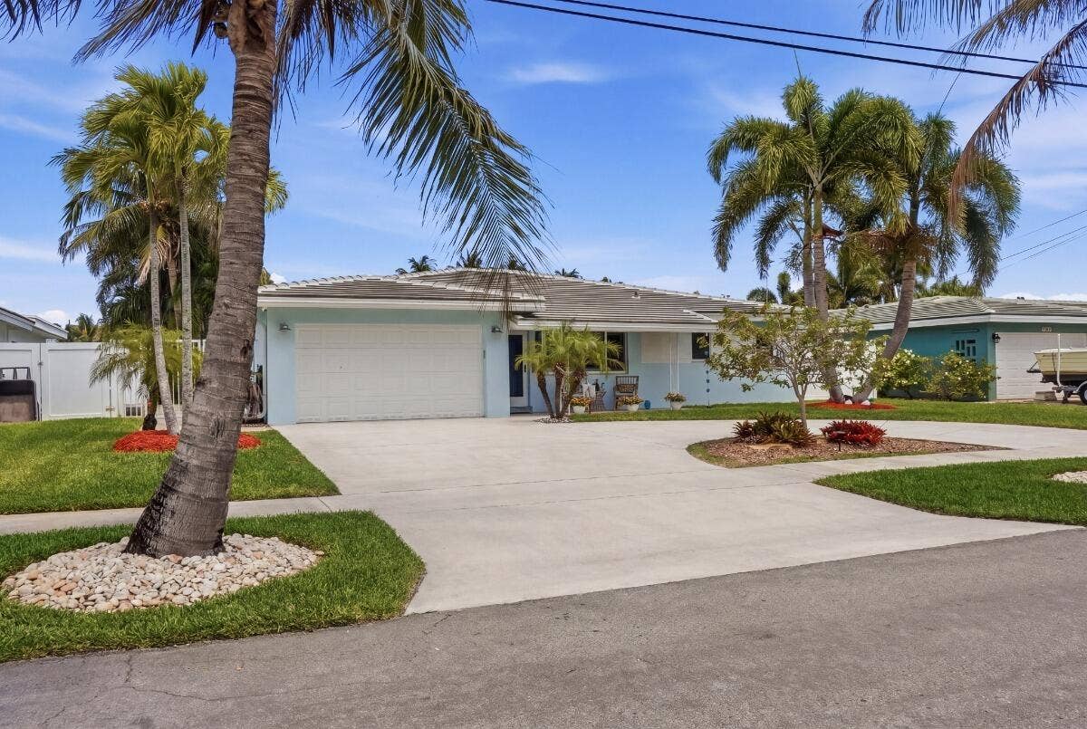 380 SE 5th Avenue, Pompano Beach, FL 33060 driveway has virtually enhanced