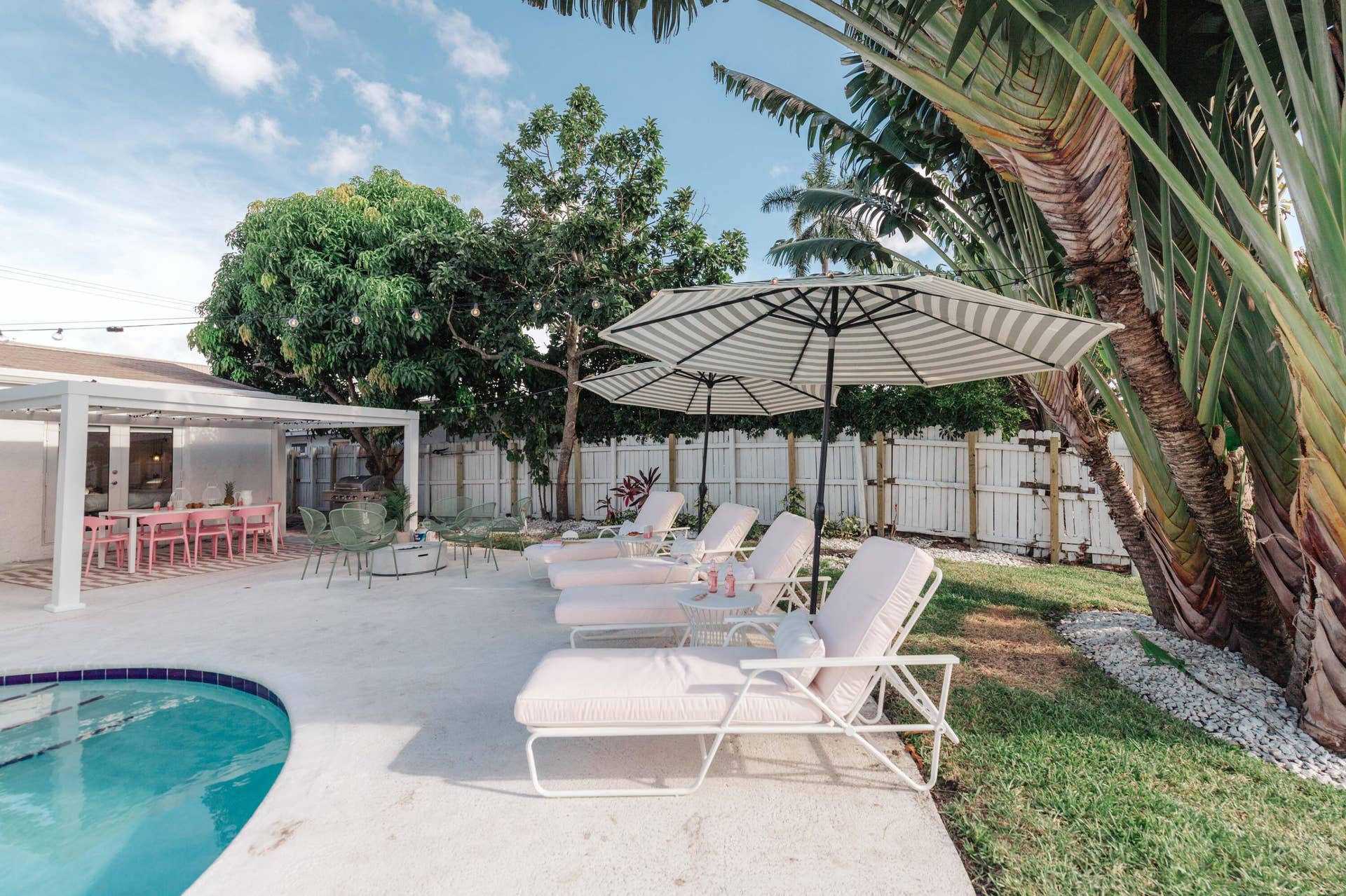 3057 NE 16th Avenue, Oakland Park, FL 33334 3057 lounge chairs