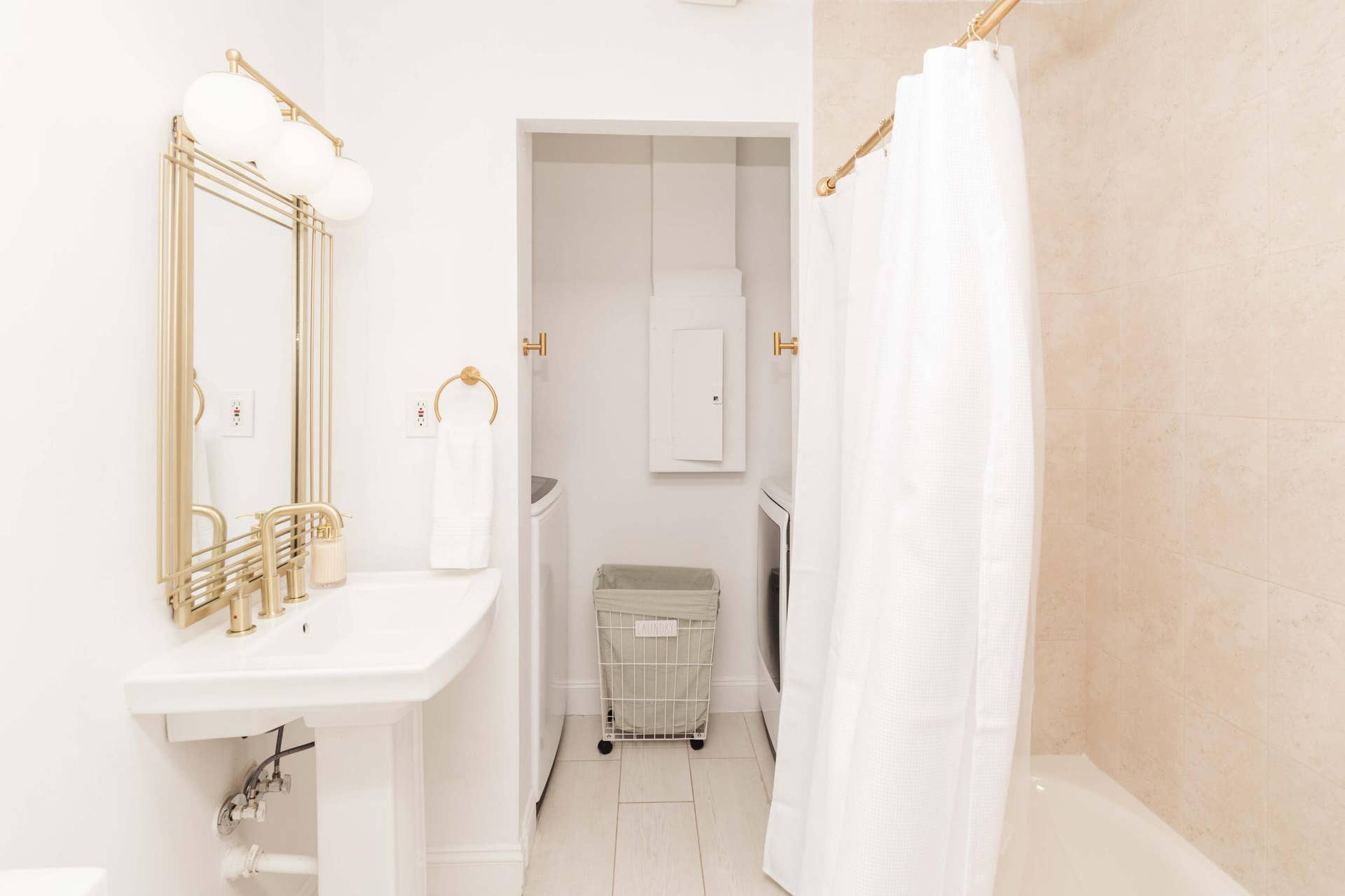 3057 NE 16th Avenue, Oakland Park, FL 33334 3057 bathroom 1