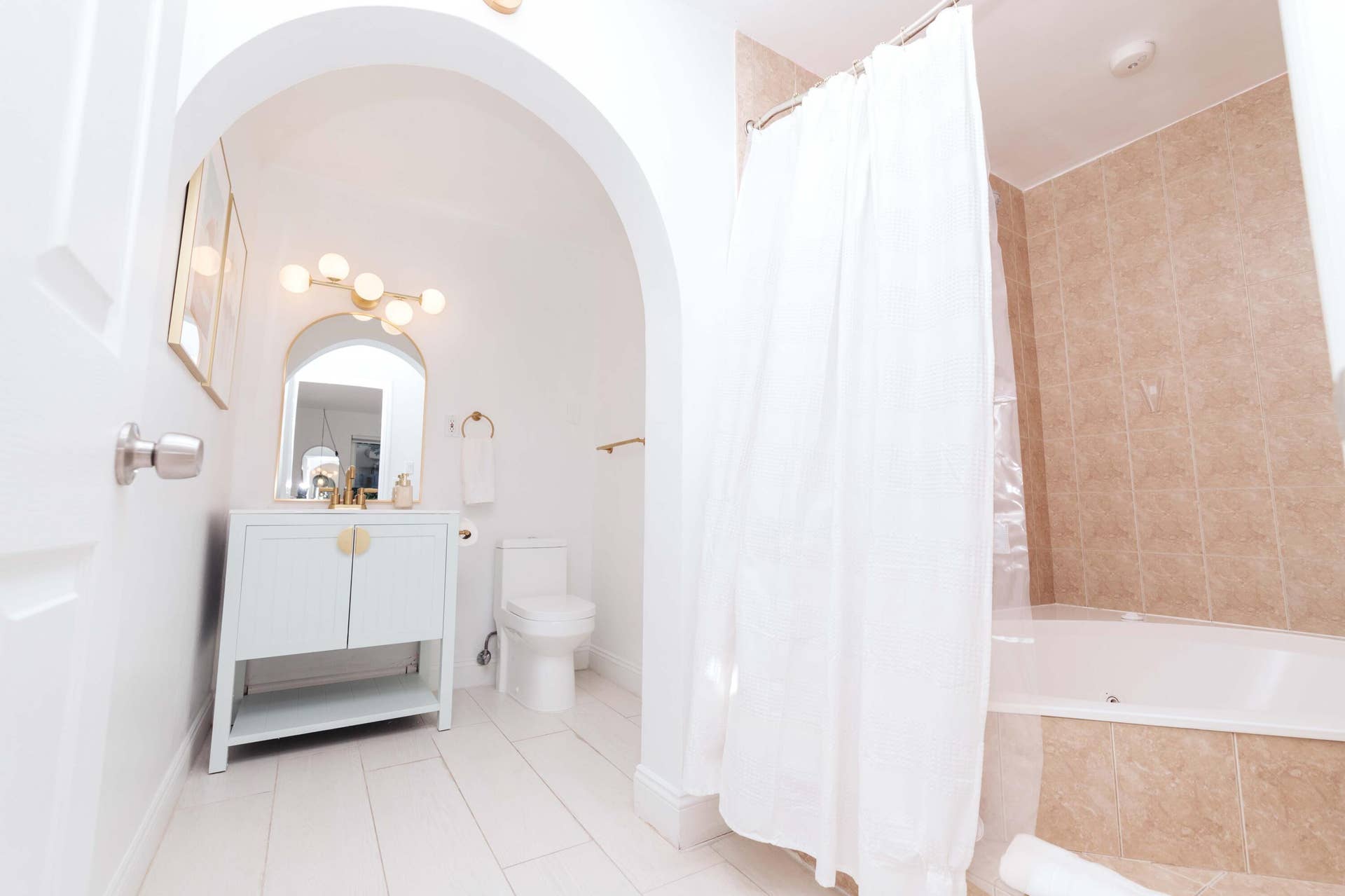 3057 NE 16th Avenue, Oakland Park, FL 33334 3057 bathroom 2