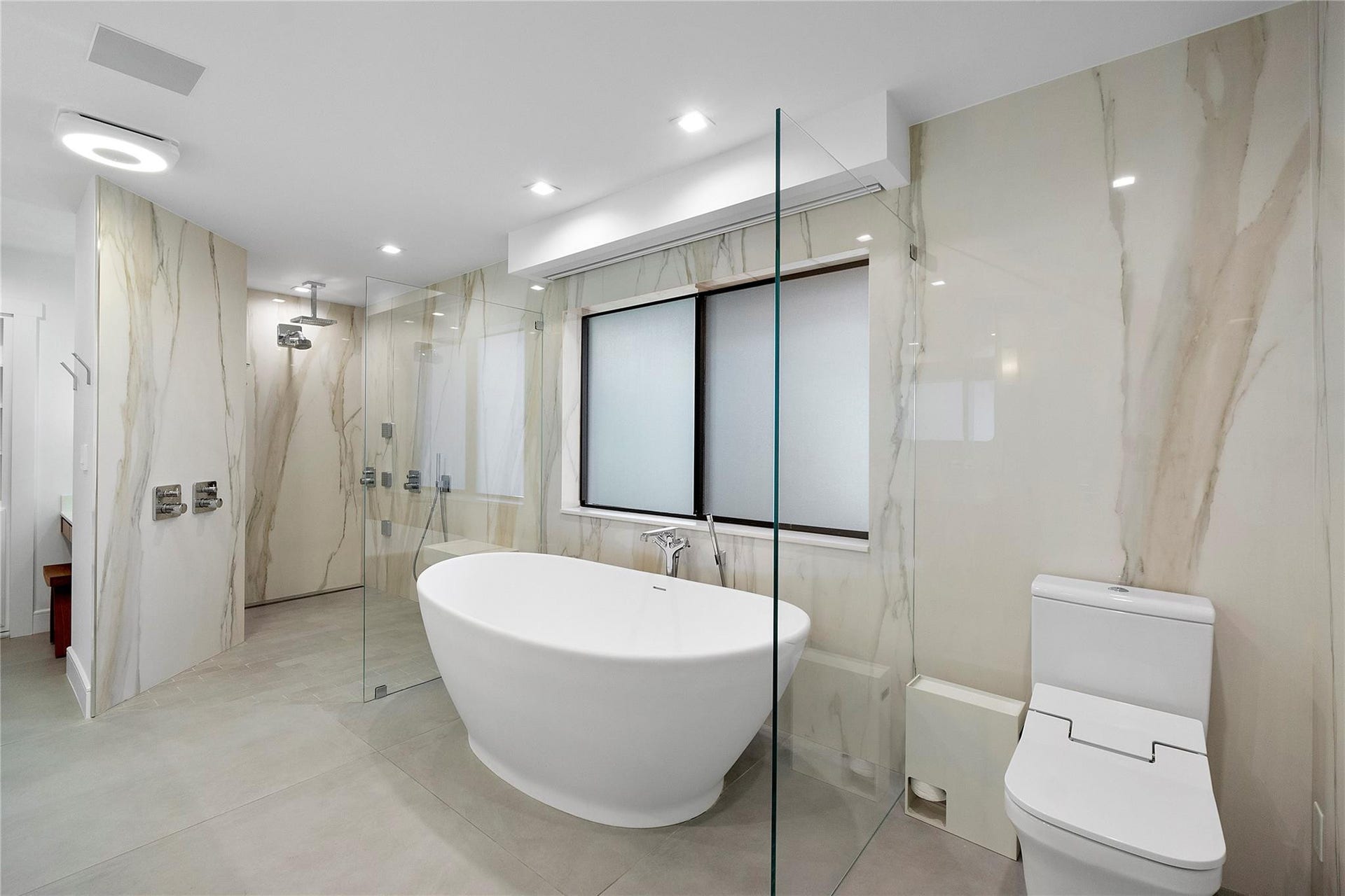 500 NE 14th Avenue, Fort Lauderdale, FL 33301 Primary Bathroom