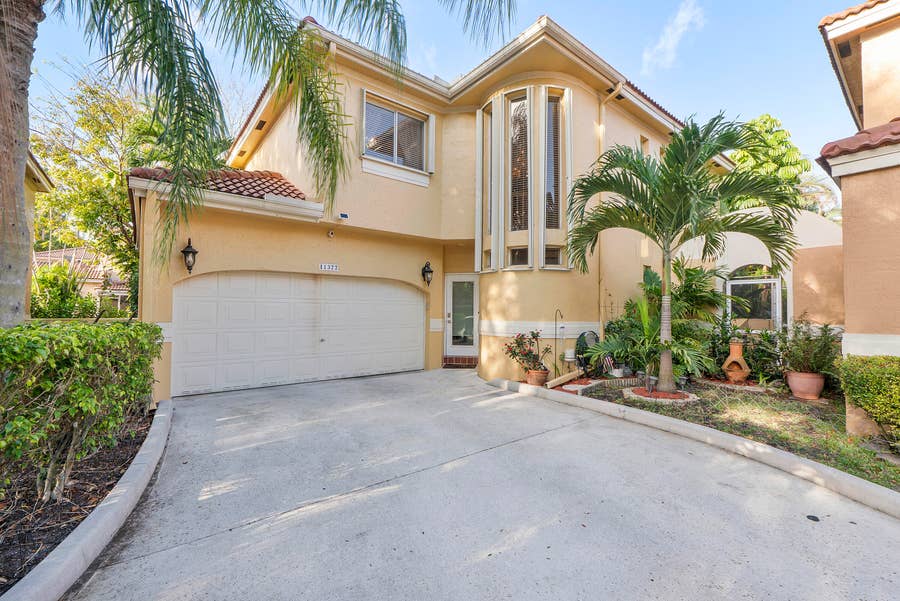 Property photo for 11377 Lakeview Drive, Coral Springs, FL