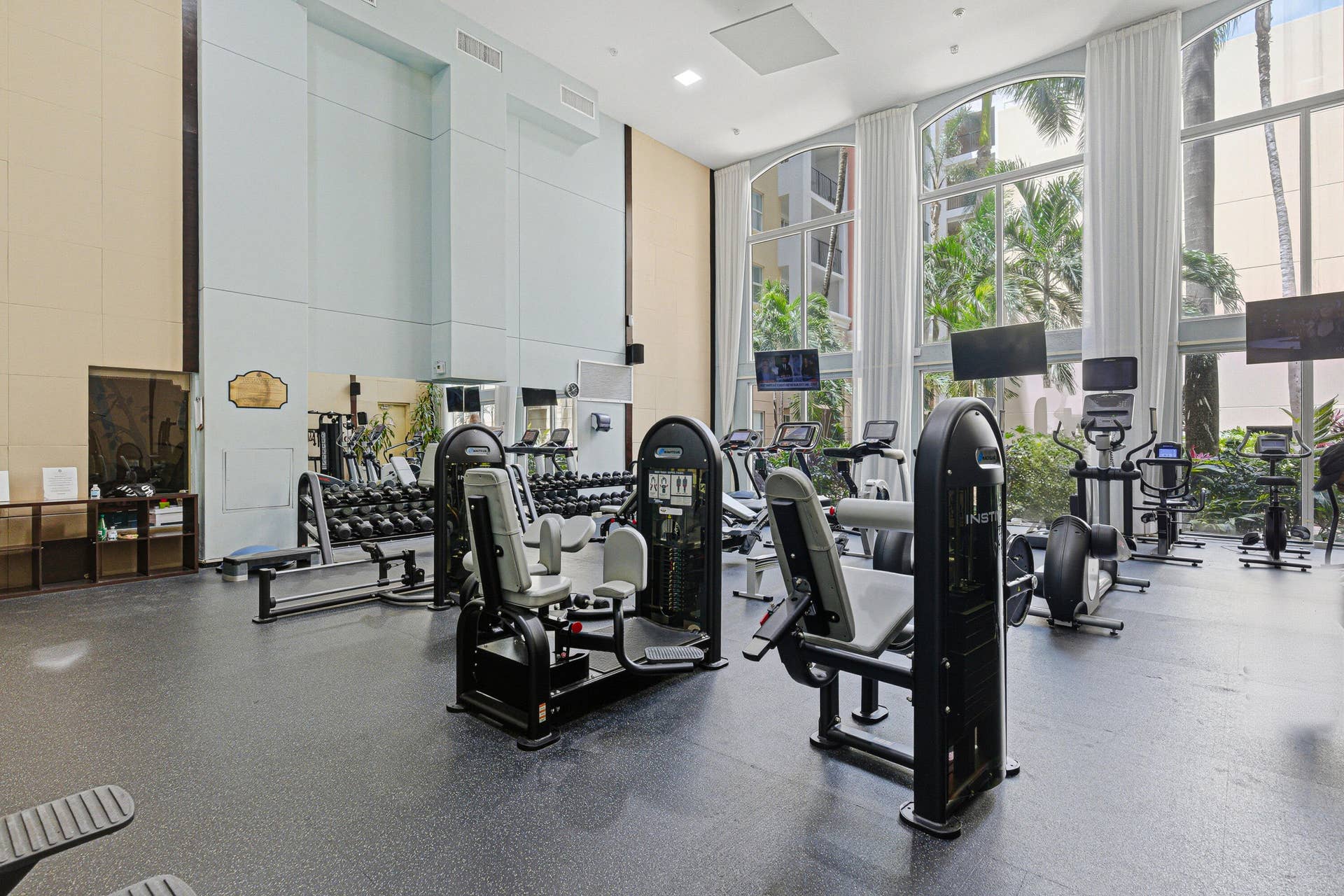 17100 N Bay Road, #Unit 1214, Sunny Isles Beach, FL 33160 Clubhouse-Gym