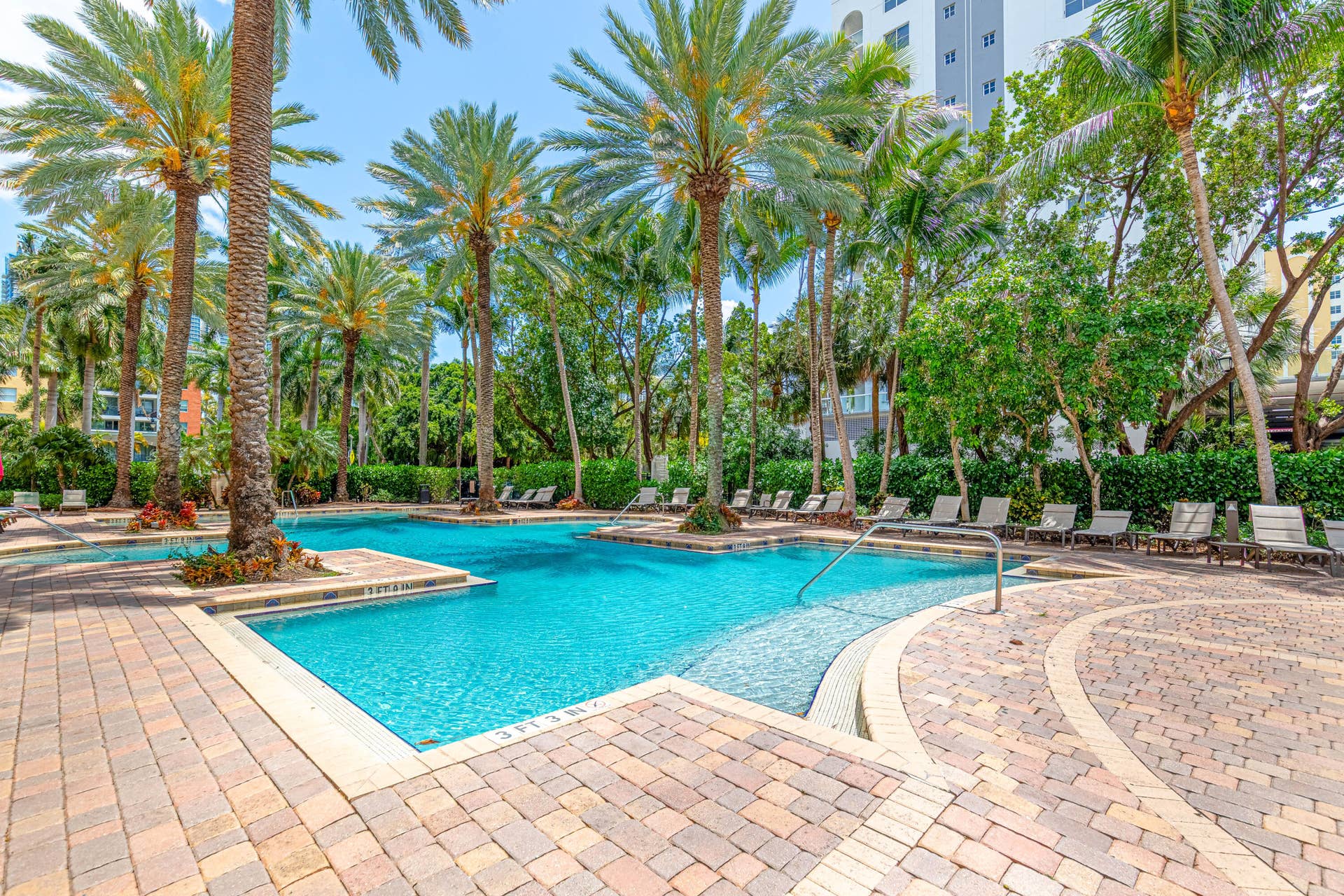 17100 N Bay Road, #Unit 1214, Sunny Isles Beach, FL 33160 Pool