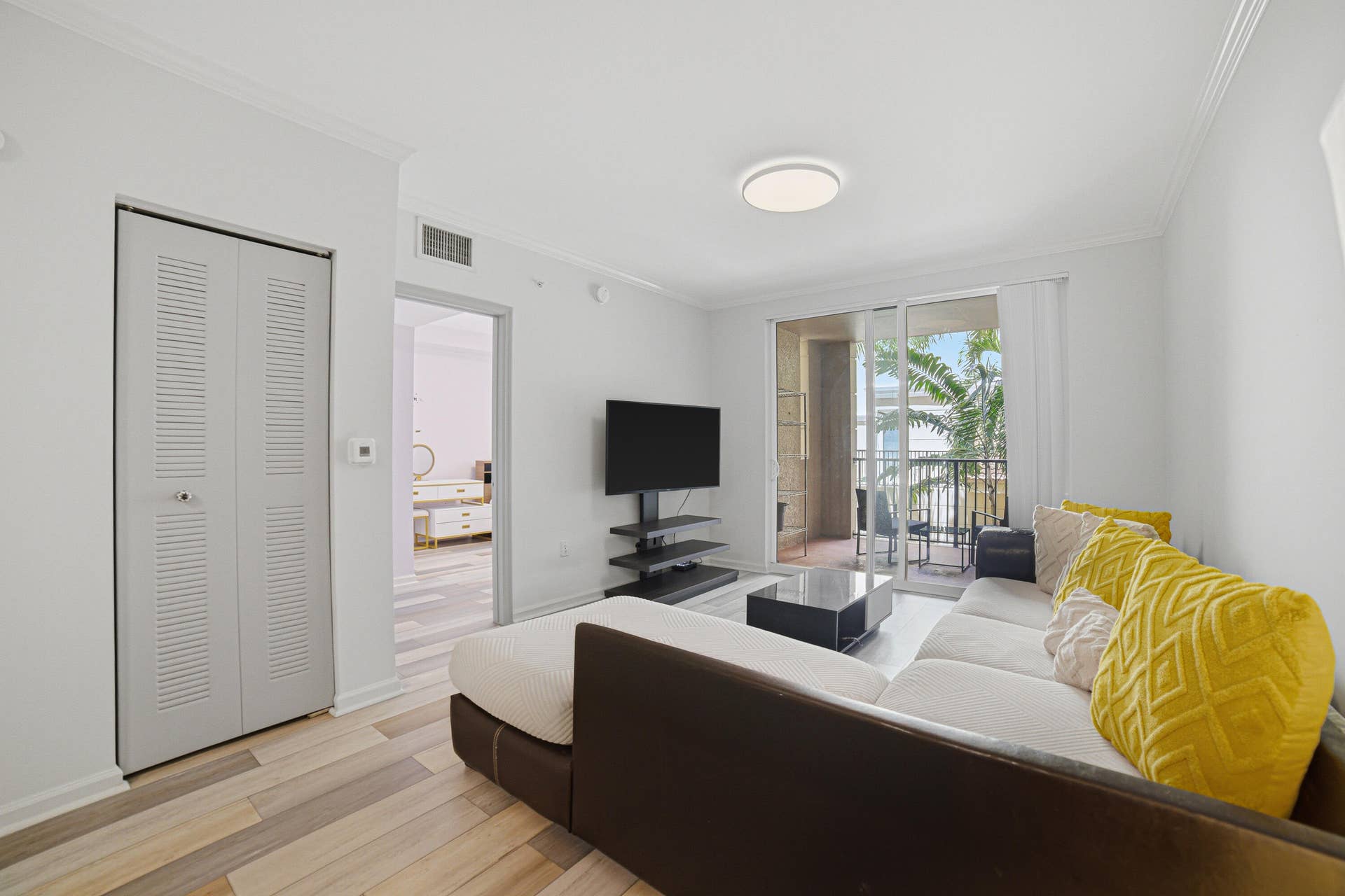 17100 N Bay Road, #Unit 1214, Sunny Isles Beach, FL 33160 Livingroom