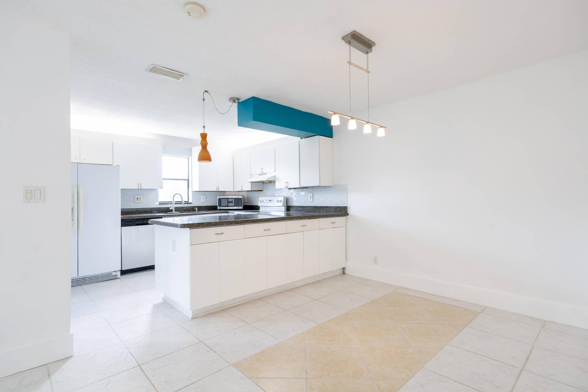 9460 SW 61st Way, #A, Boca Raton, Boca Raton, FL 33428 Kitchen and dining area