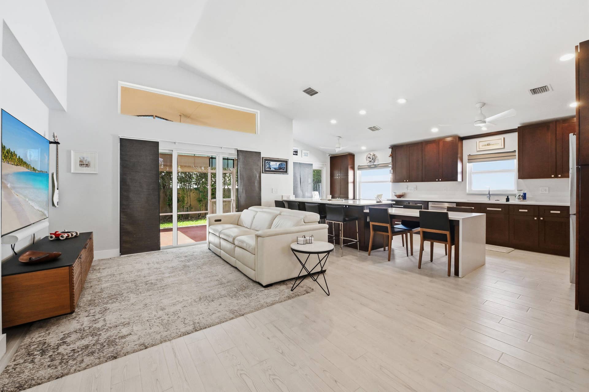 8856 Thames River Drive, Boca Raton, FL 33433 15 Living room 04