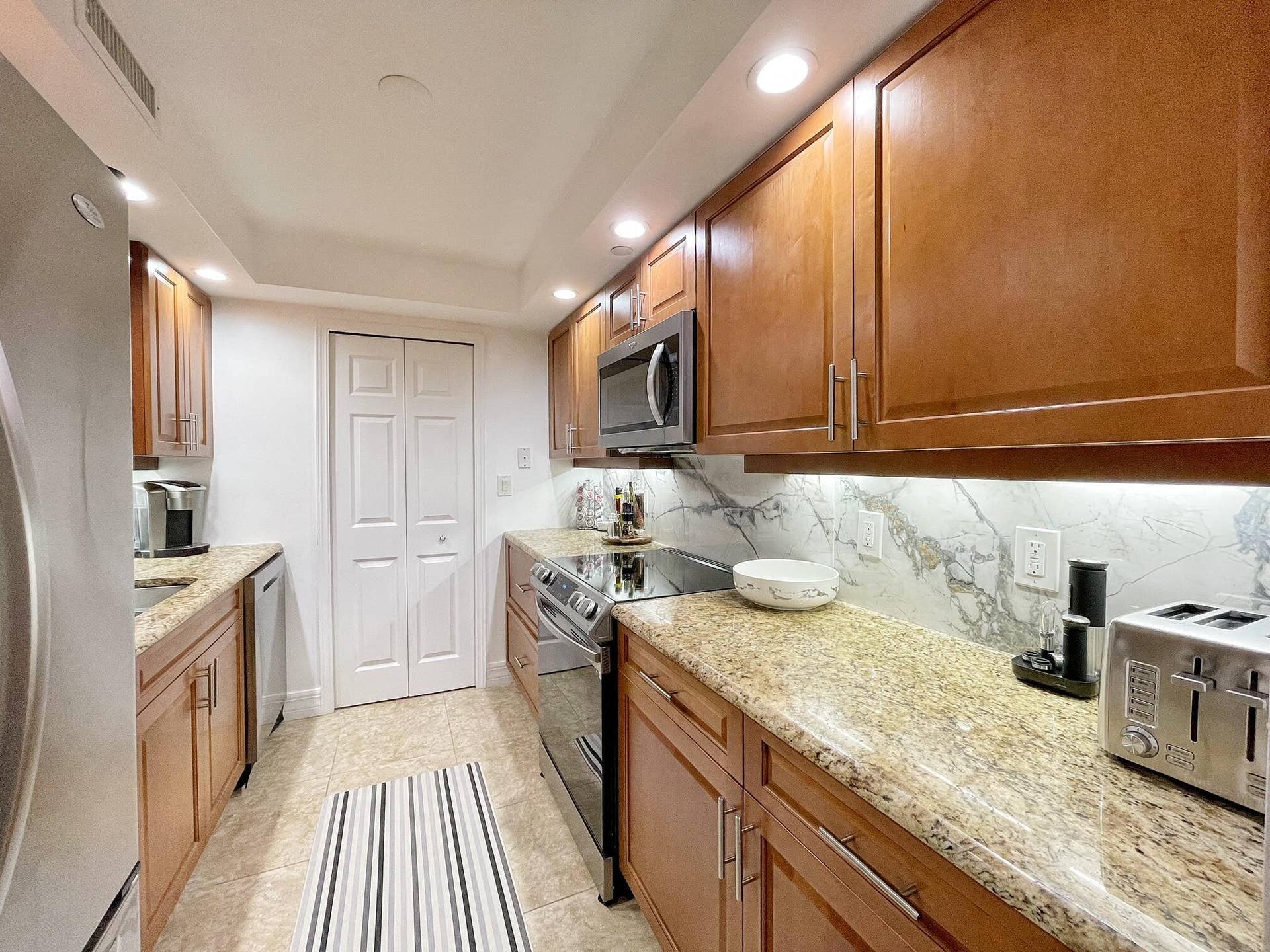 3000 N Ocean Drive, #16-b, Singer Island, Singer Island, FL 33404 Kitchen