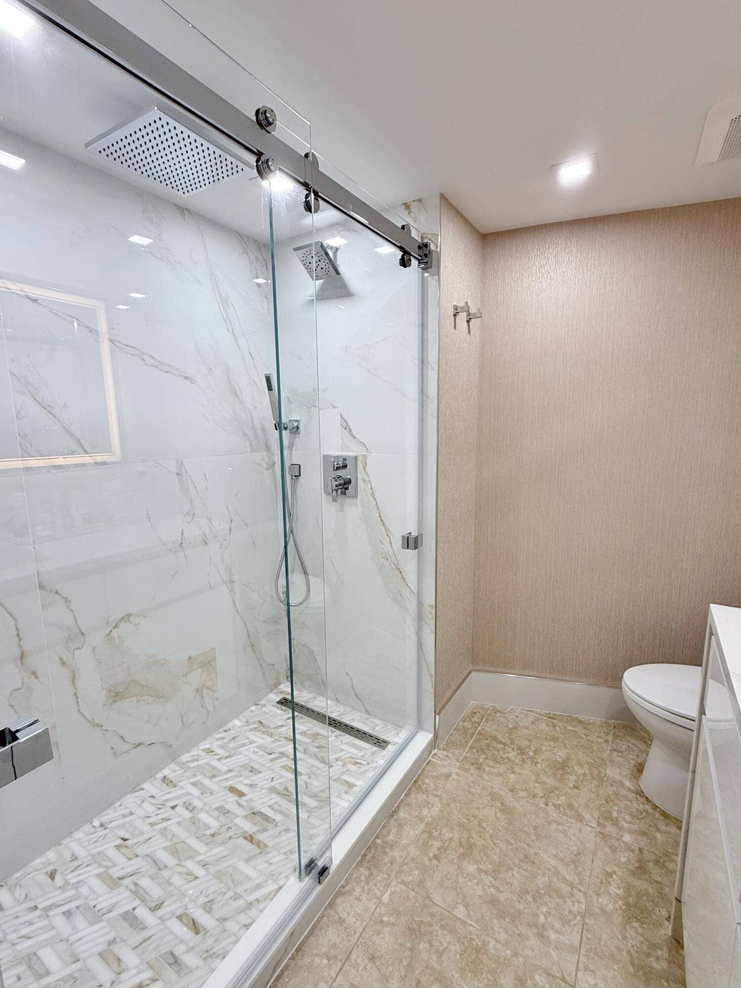 3000 N Ocean Drive, #16-b, Singer Island, Singer Island, FL 33404 Walk-In Shower