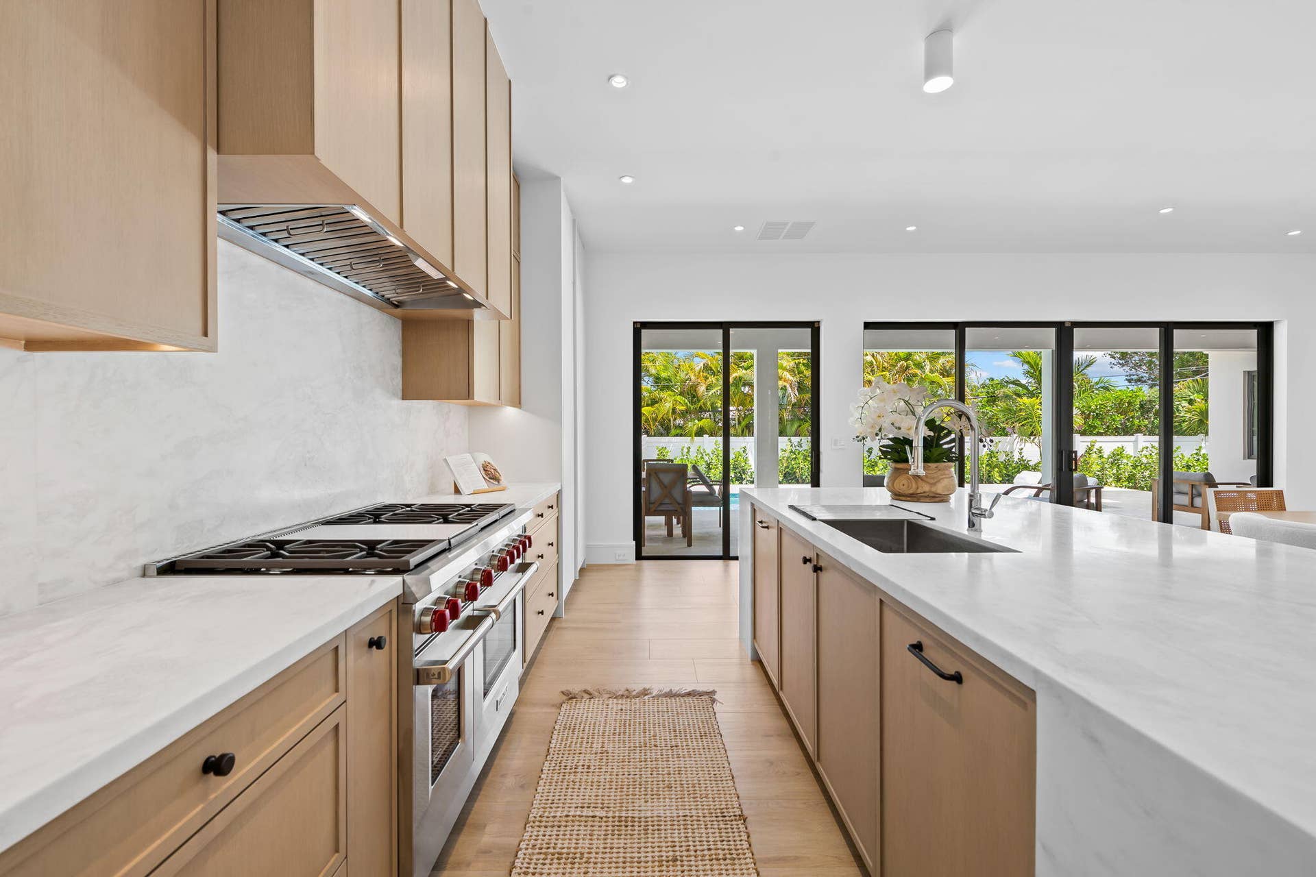 2725 NE 28th Street, Fort Lauderdale, FL 33306 9-web-or-mls-DSC_5607