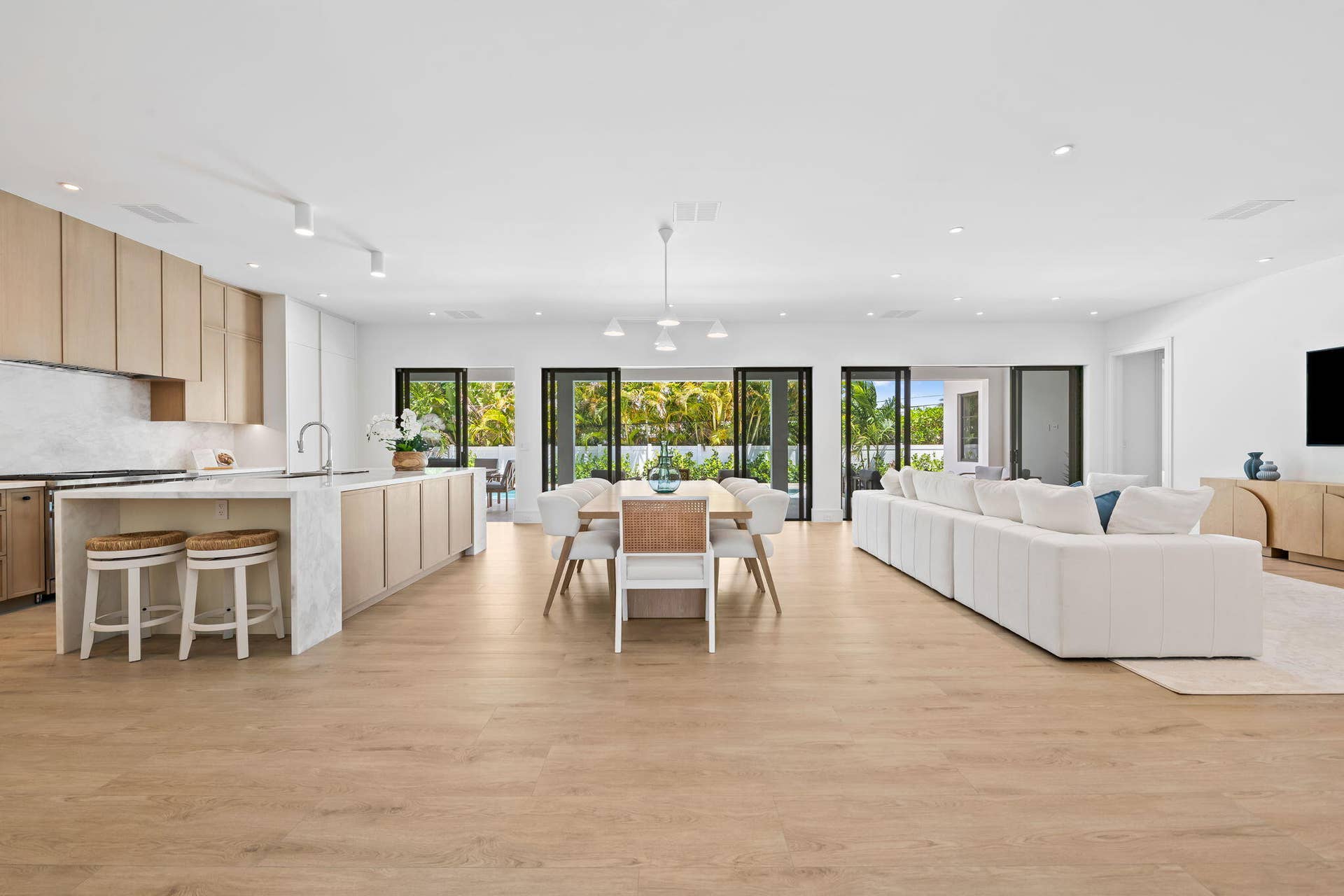 2725 NE 28th Street, Fort Lauderdale, FL 33306 15-web-or-mls-DSC_5676
