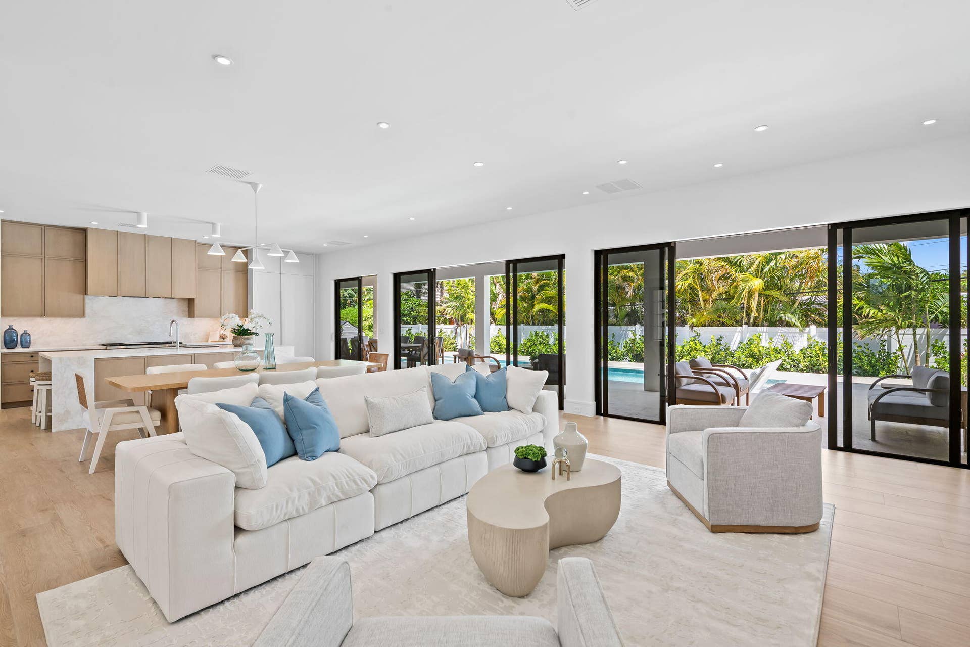 2725 NE 28th Street, Fort Lauderdale, FL 33306 12-web-or-mls-DSC_5655