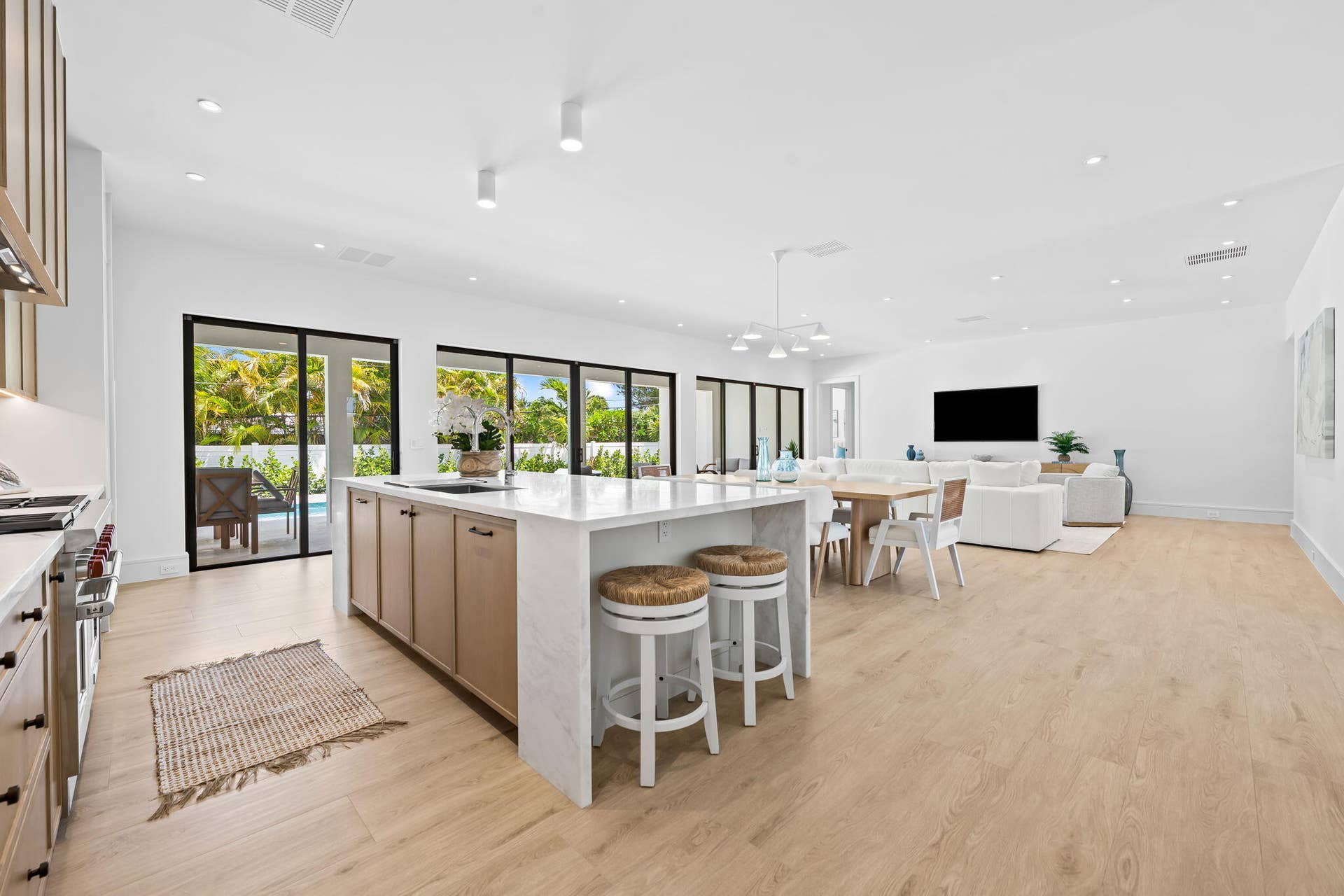 2725 NE 28th Street, Fort Lauderdale, FL 33306 8-web-or-mls-DSC_5601