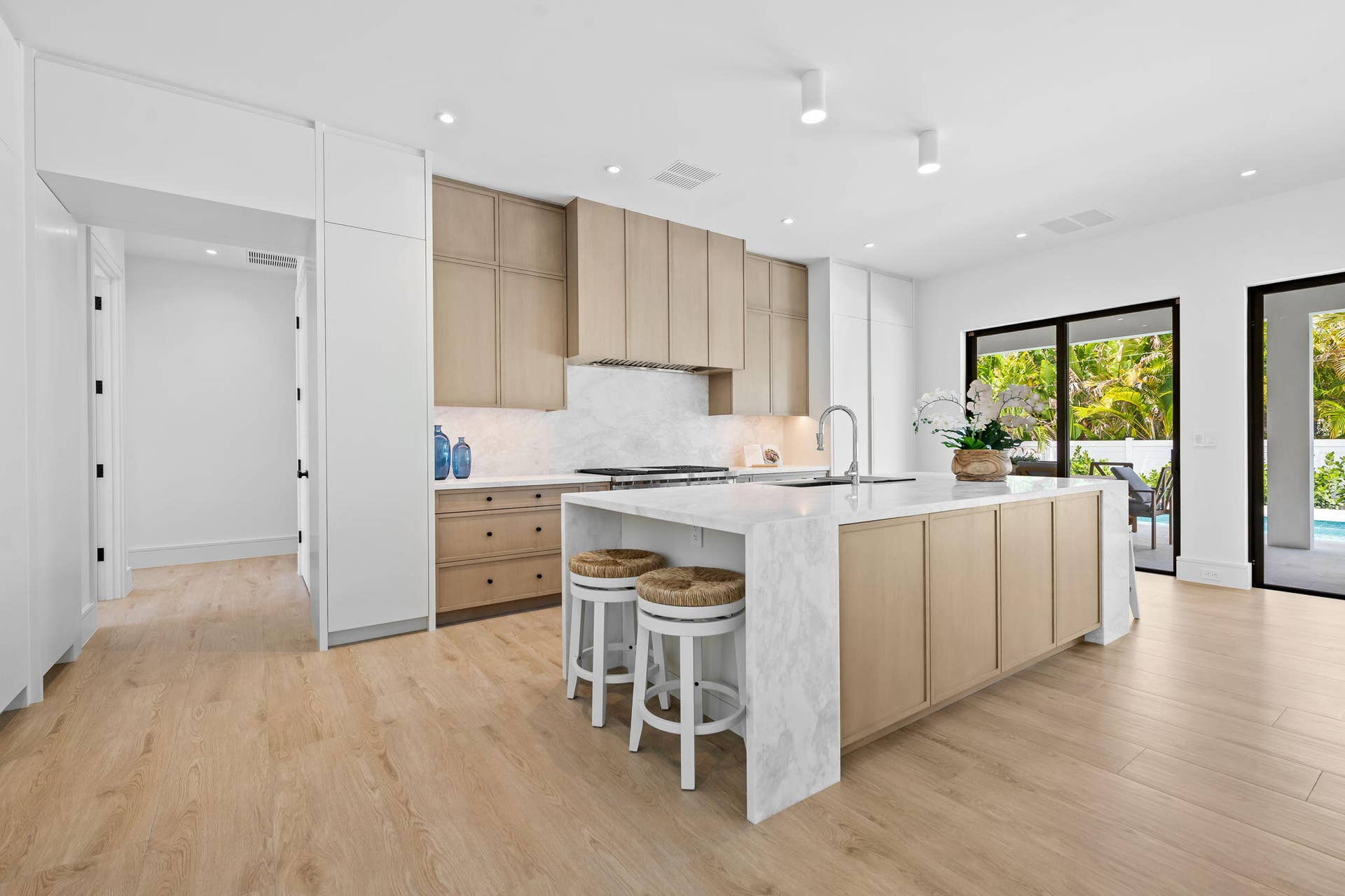 2725 NE 28th Street, Fort Lauderdale, FL 33306 7-web-or-mls-DSC_5598