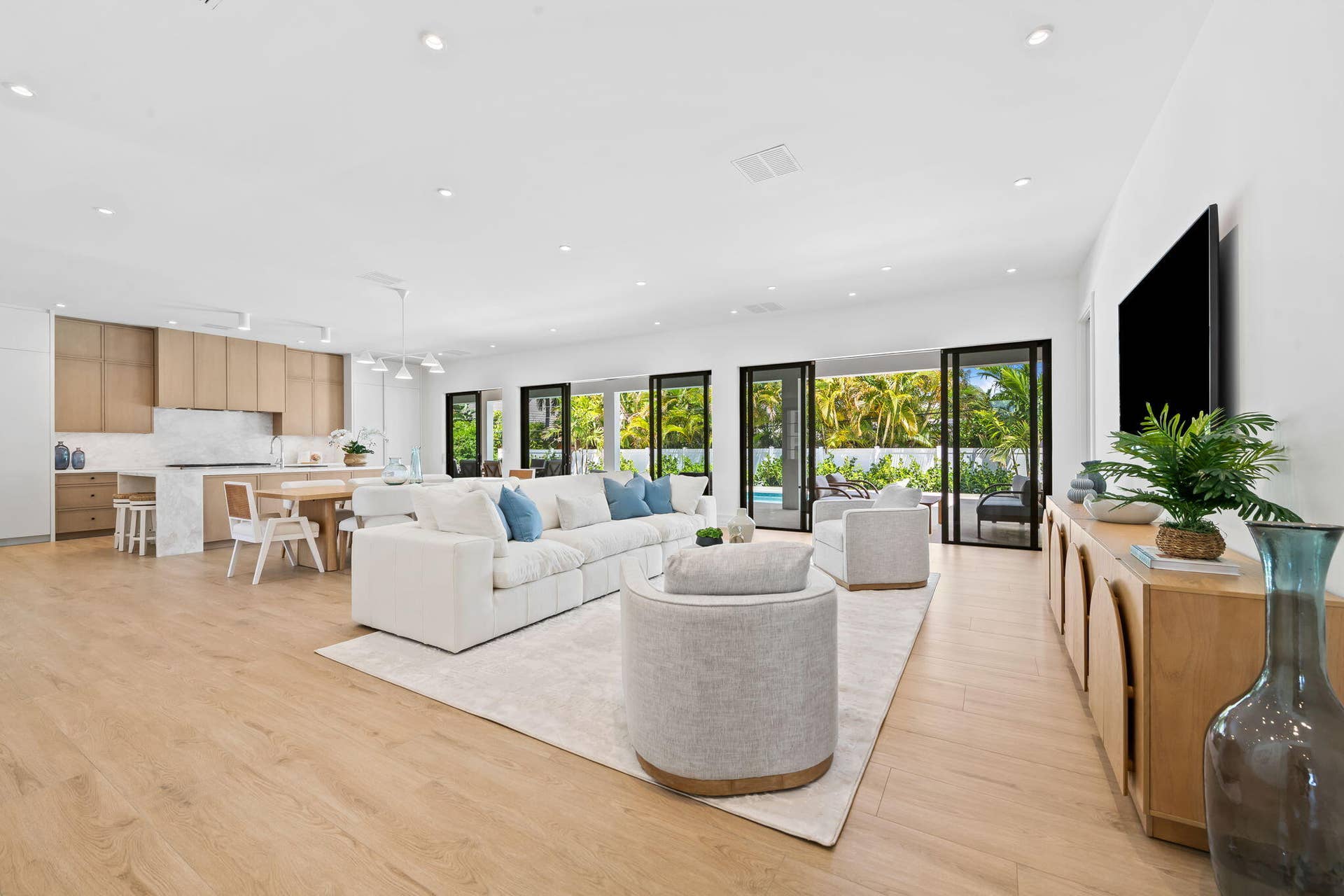 2725 NE 28th Street, Fort Lauderdale, FL 33306 14-web-or-mls-DSC_5673